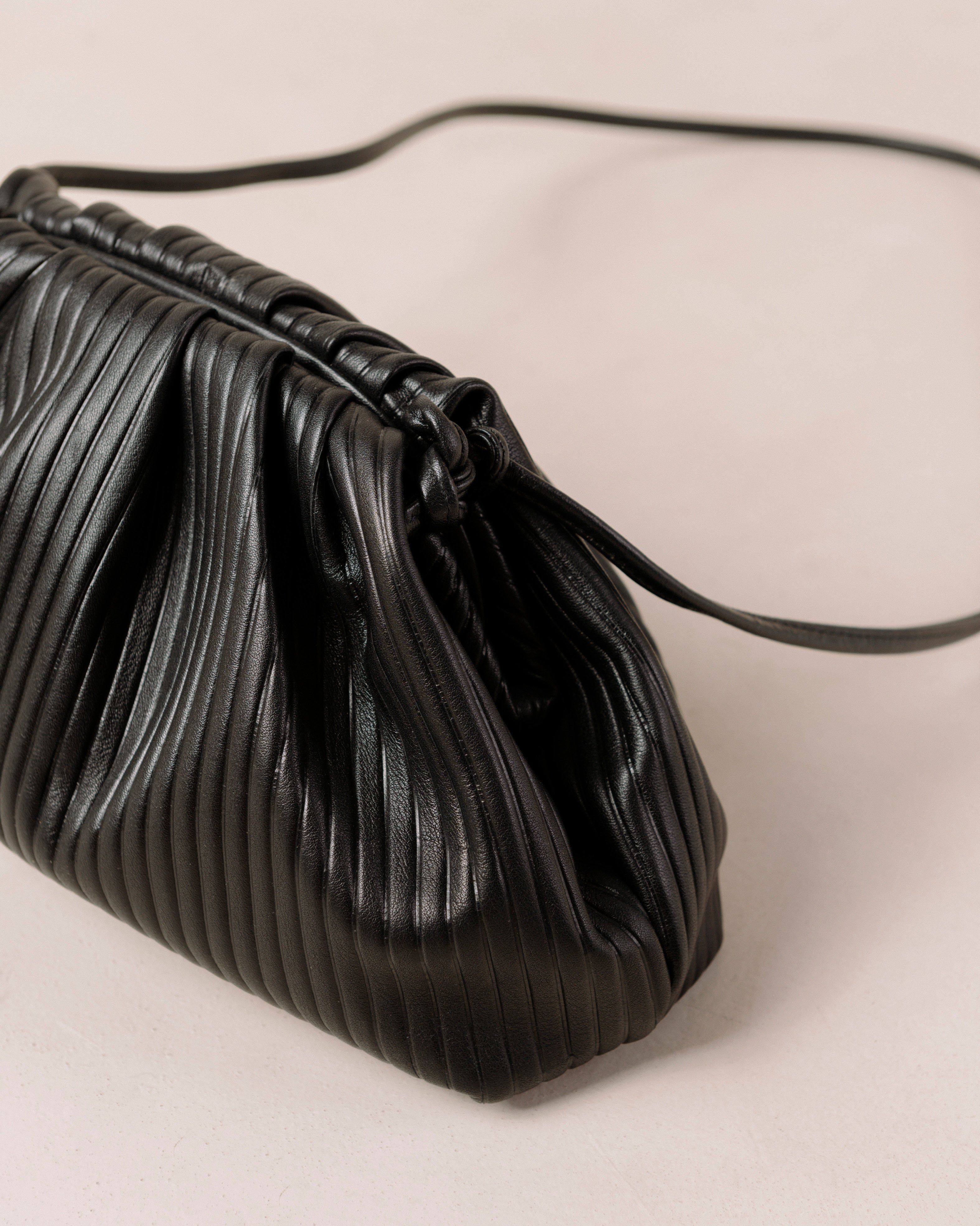 The D Pleated Black sold by Alohas product image thumbnail 2