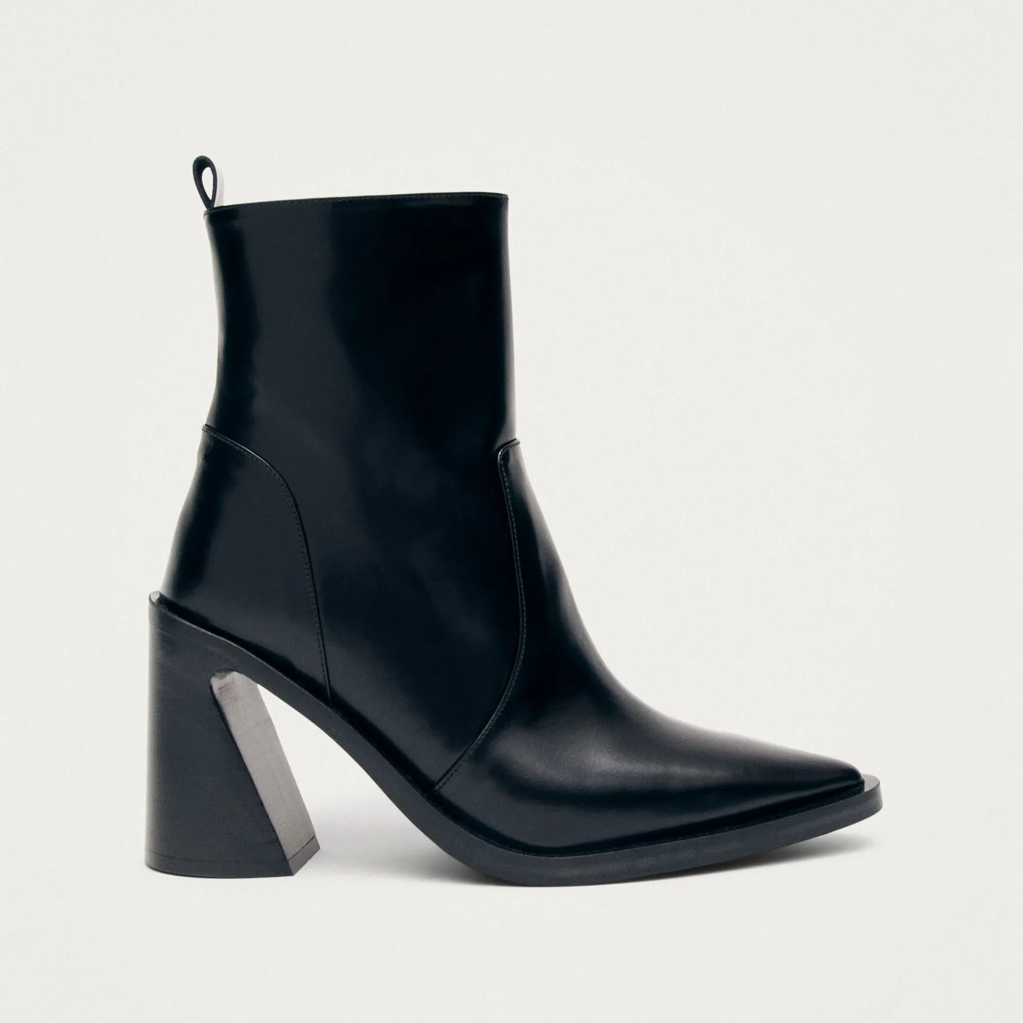 Haylo Black Leather Ankle Boots sold by Alohas product image thumbnail 3