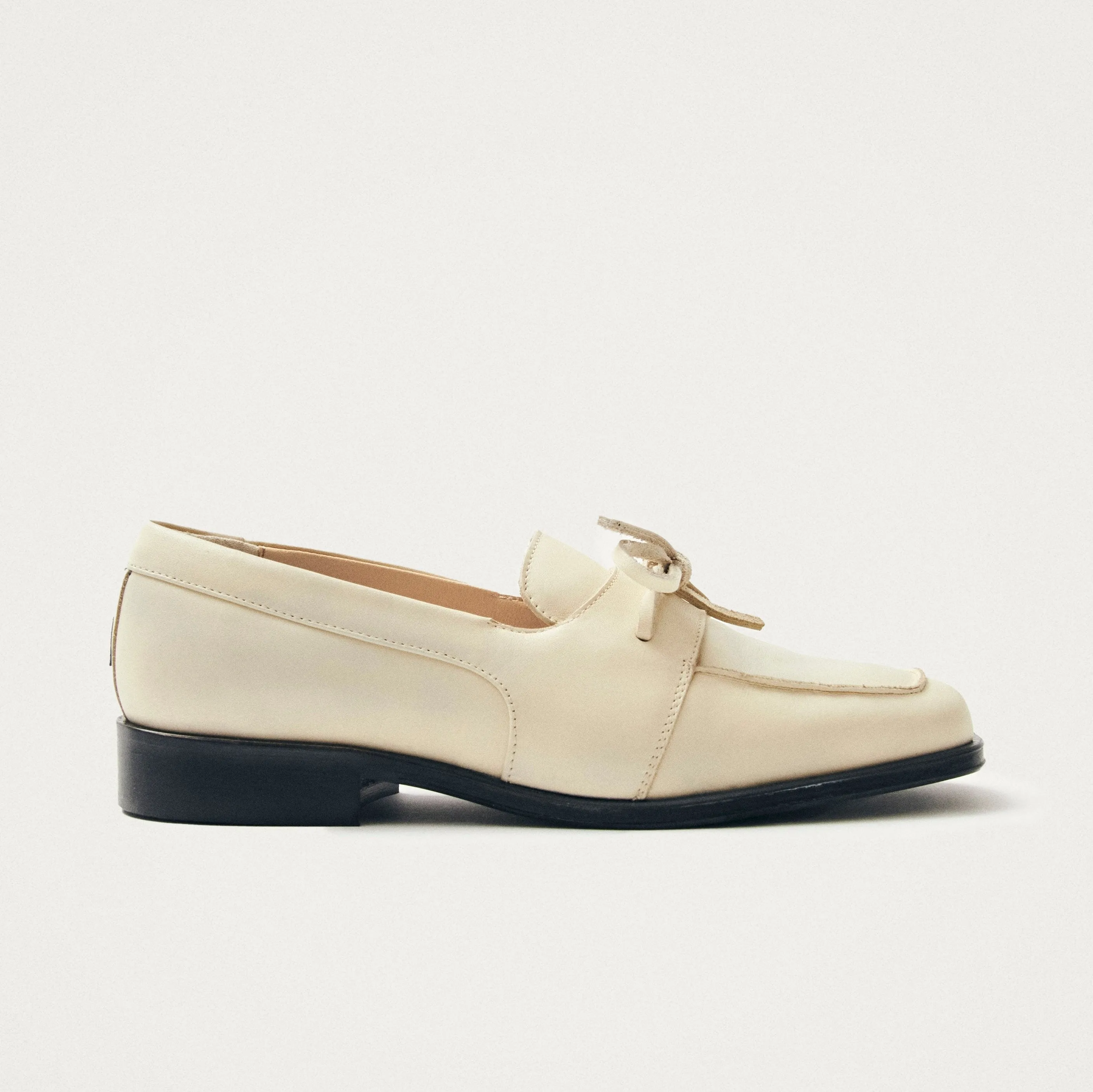 Amour Cream Leather Loafers sold by Alohas product image thumbnail 3