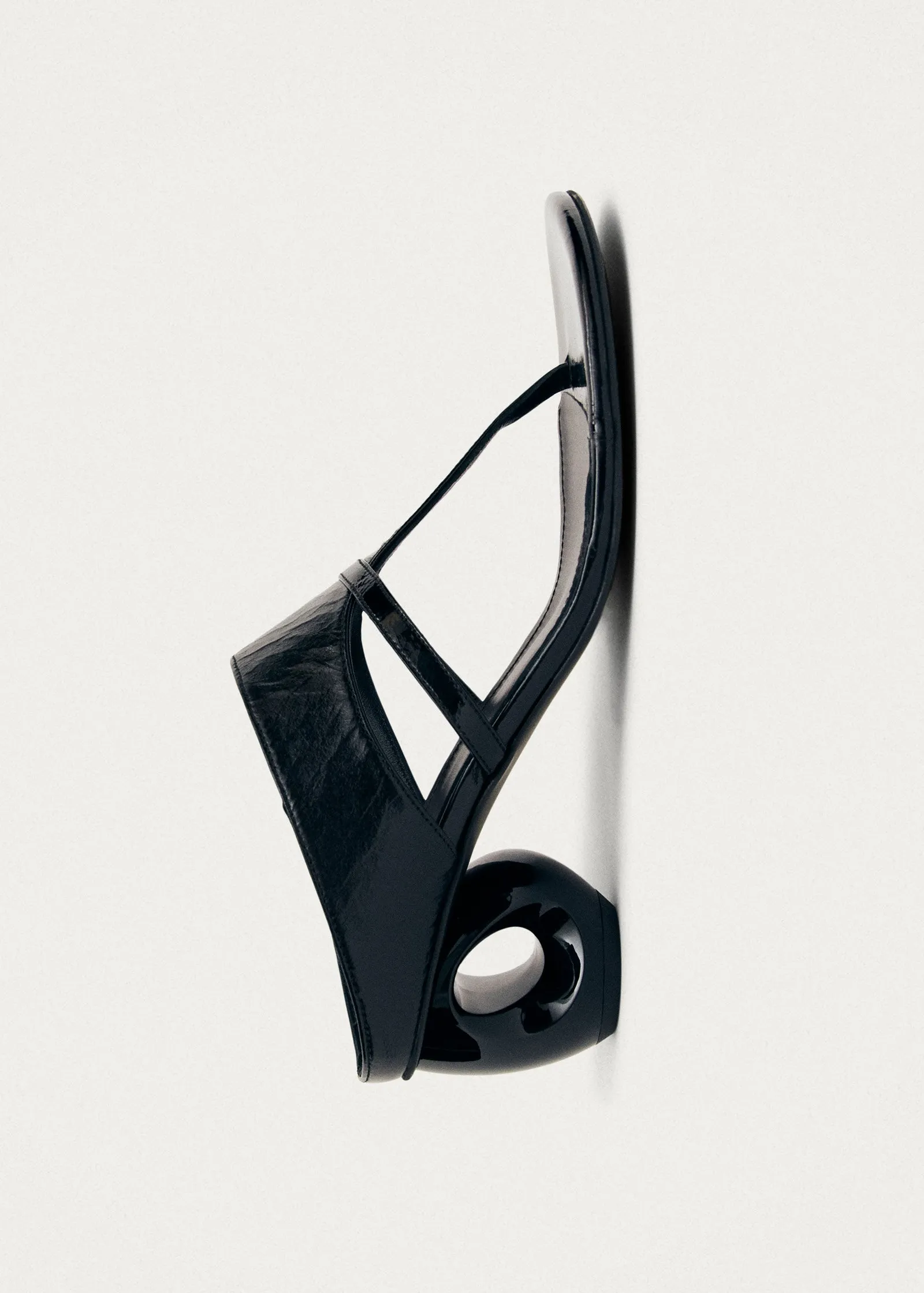 Dystaria Onix Black Leather Sandals sold by Alohas product image thumbnail 4