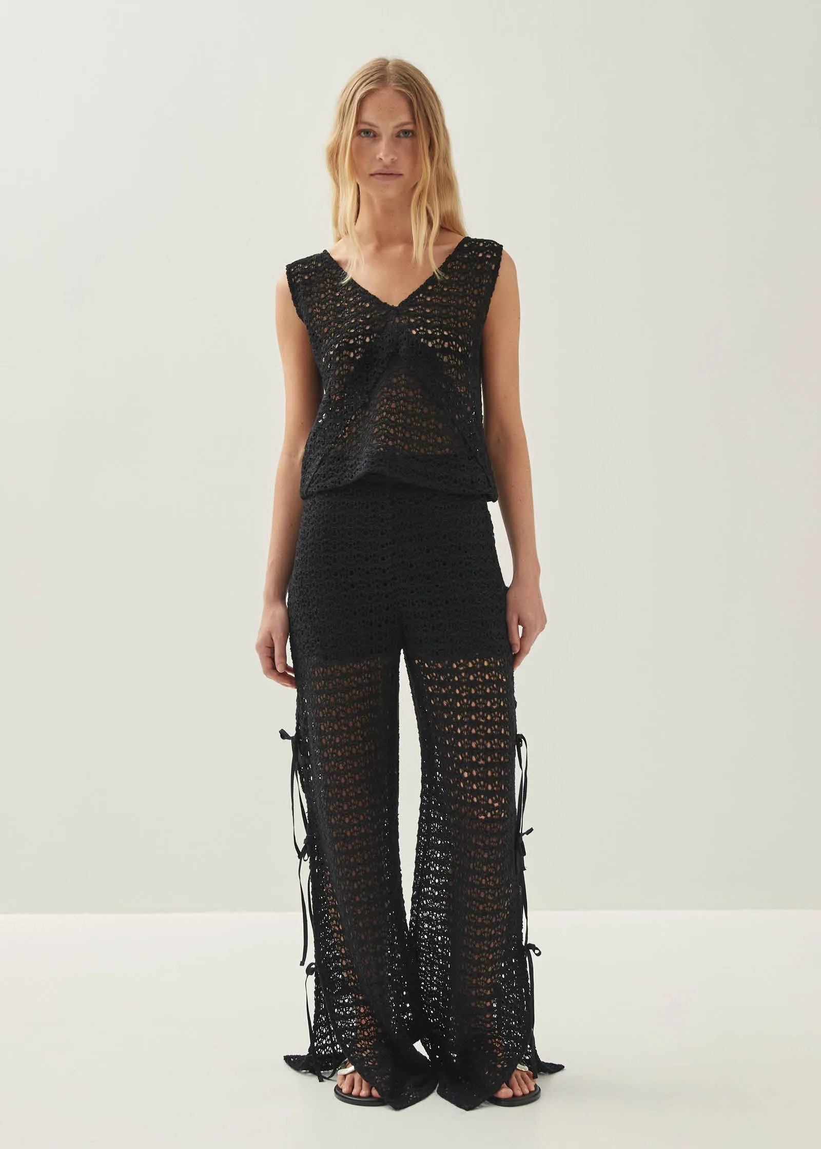 Kioko Black Top sold by Alohas