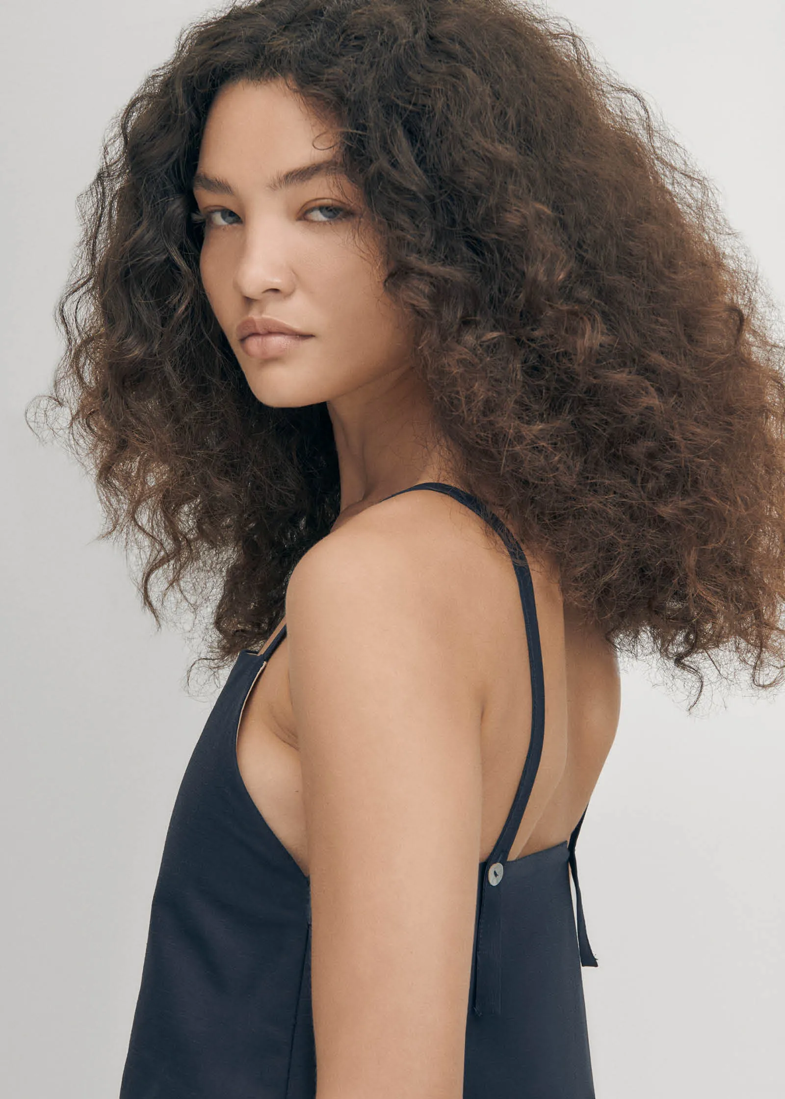 Valeria Bicolor Navy Cream Dress sold by Alohas product image thumbnail 2