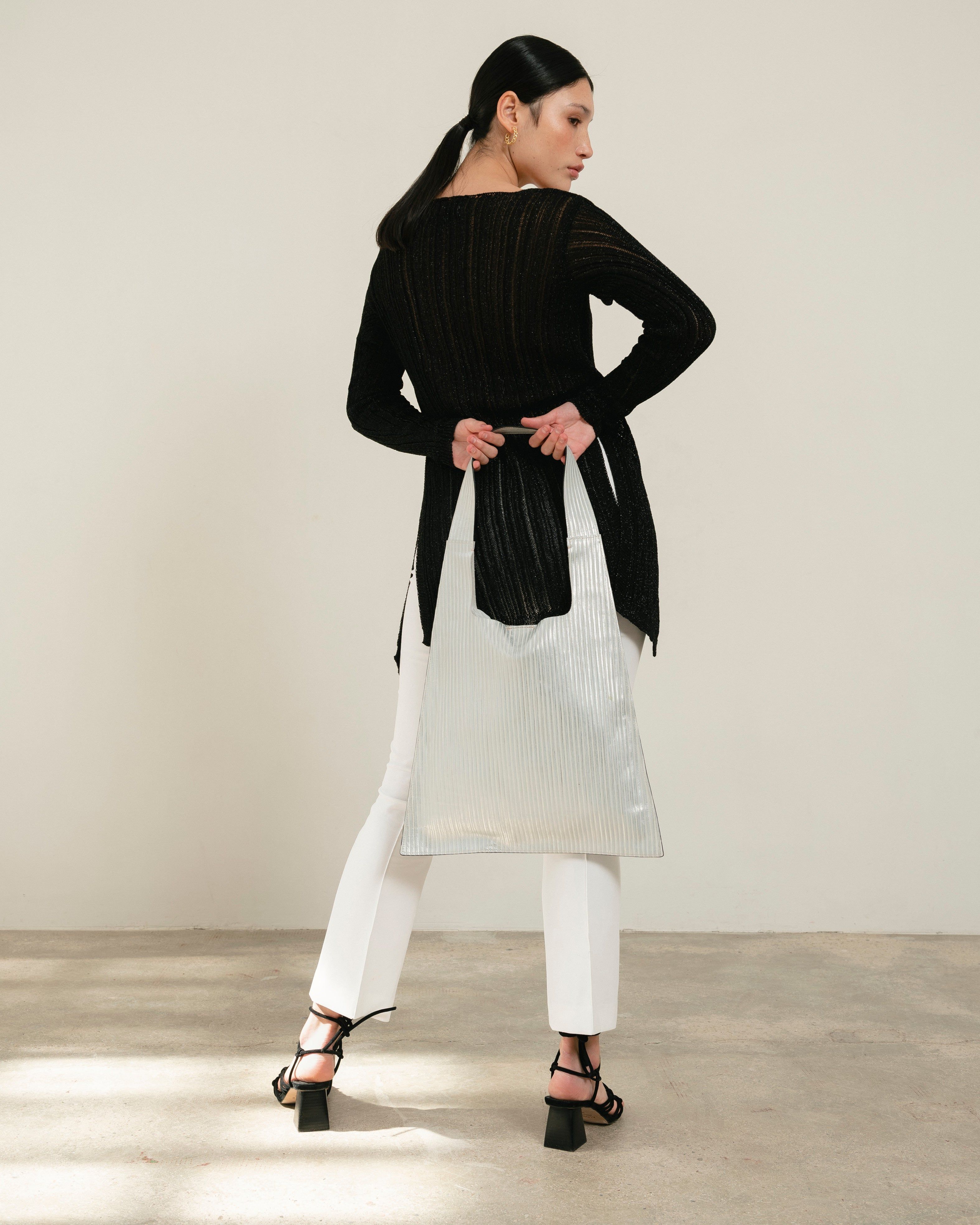 The L Pleated Shimmer Silver sold by Alohas product image thumbnail 5