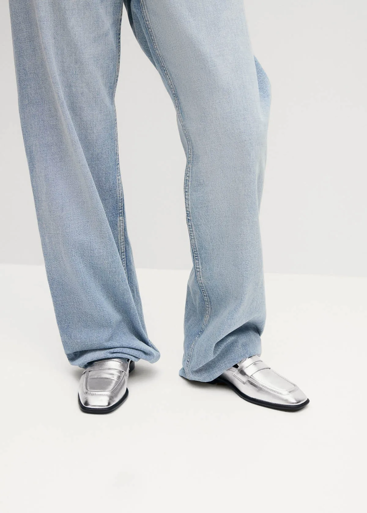 Zaha Shimmer Silver Leather Loafers sold by Alohas product image thumbnail 2