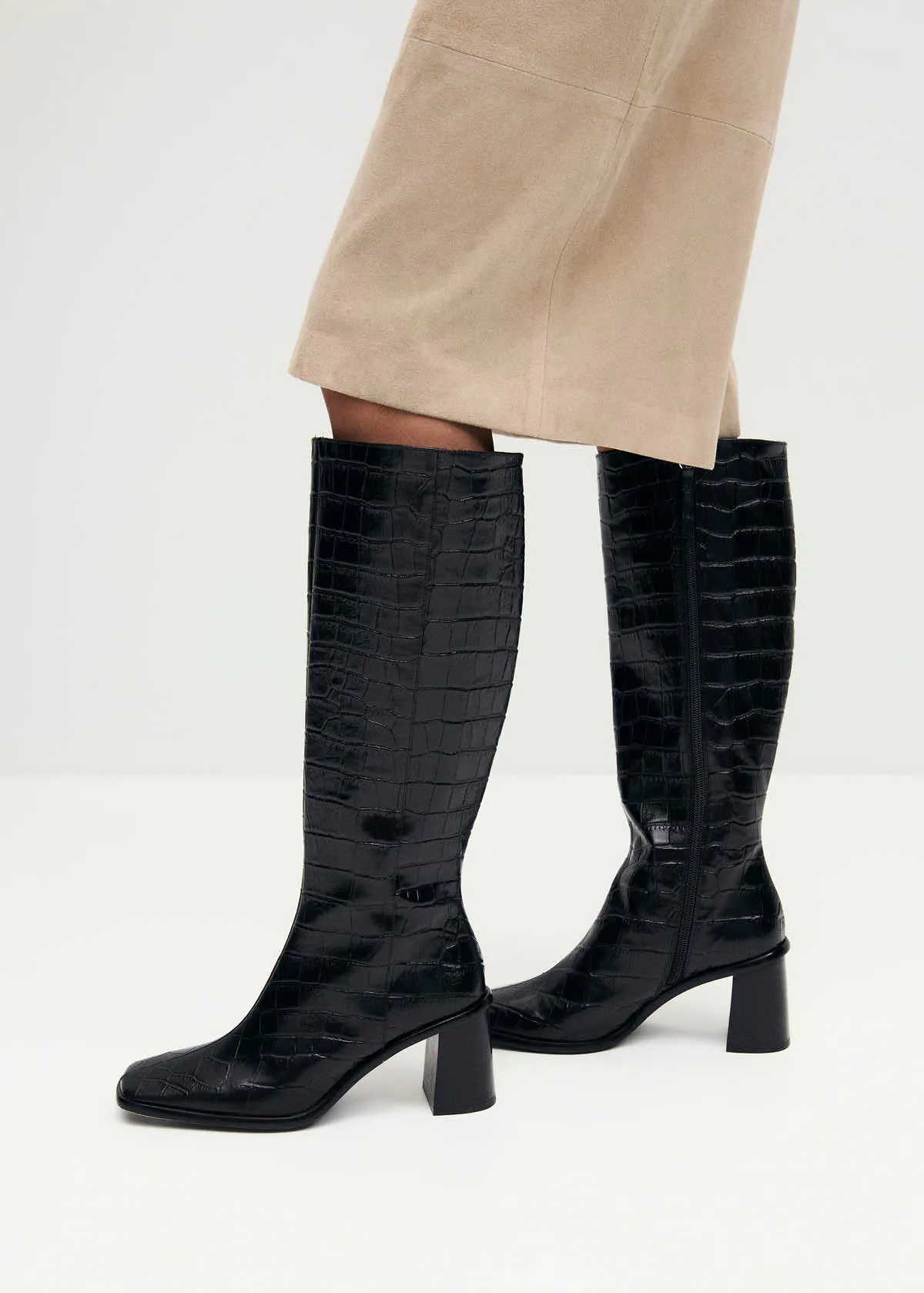 East Alli Total Black Leather Boots sold by Alohas product image thumbnail 2
