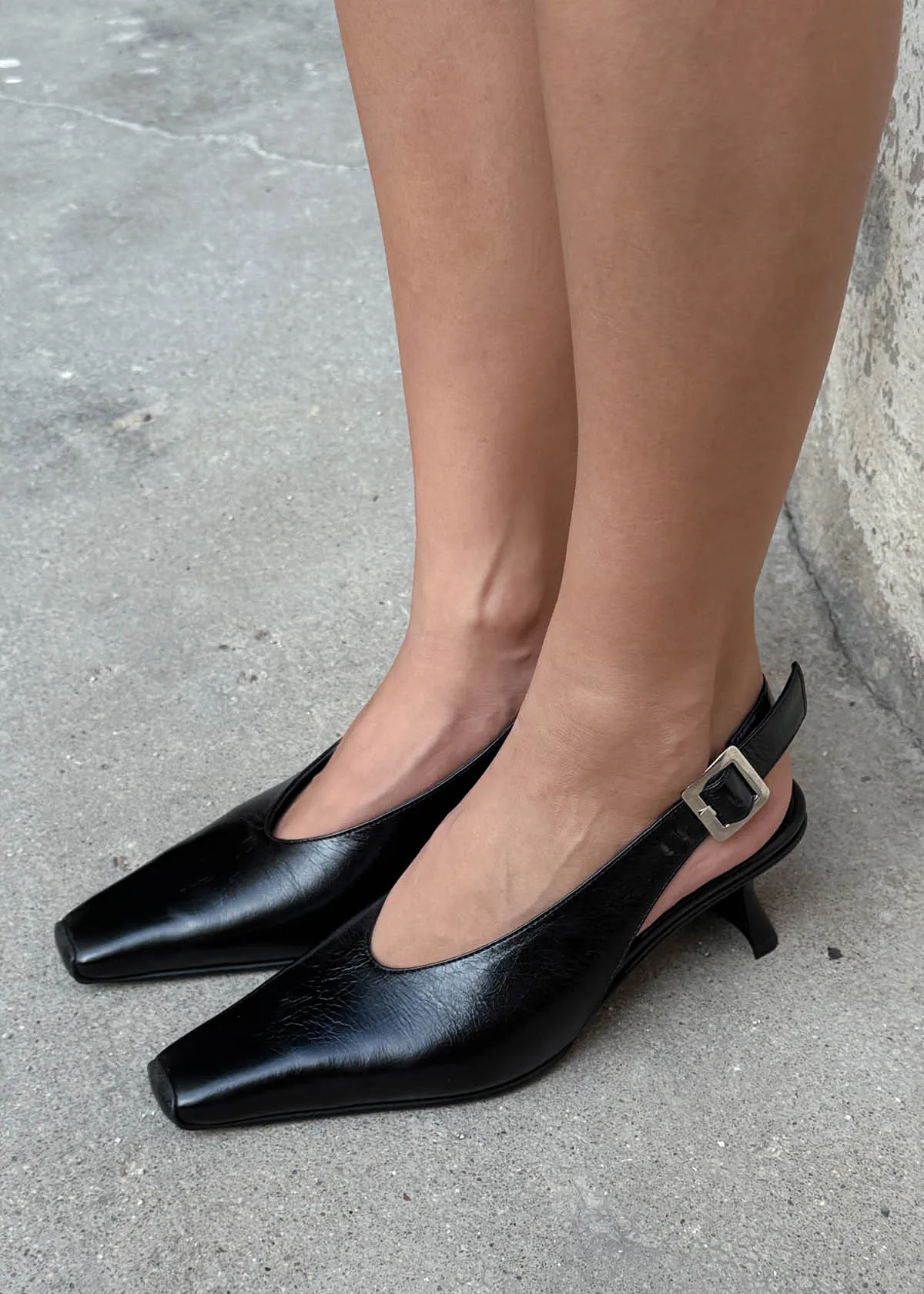 Cendra Rift Black Leather Pumps sold by Alohas product image thumbnail 2