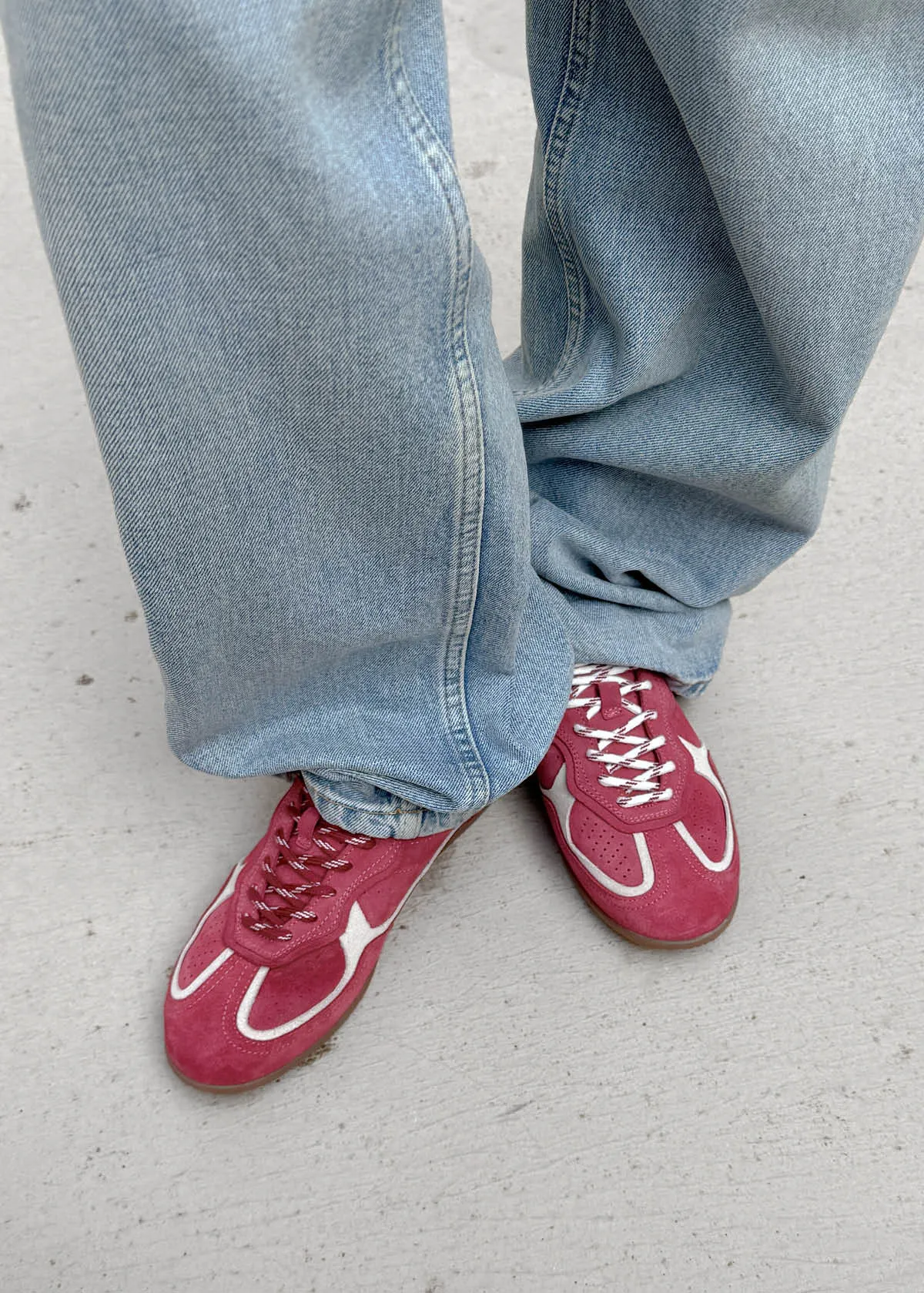 Tb.91 Suede Raspberry Leather Sneakers sold by Alohas product image thumbnail 2