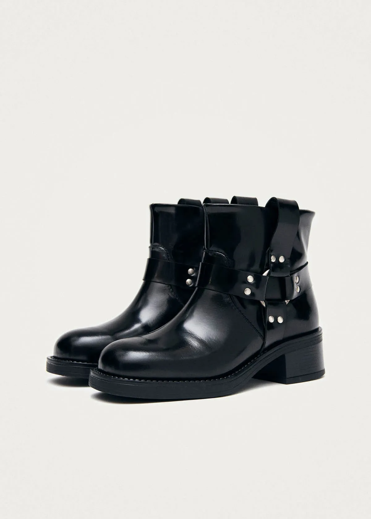 Evora Black Leather Ankle Boots sold by Alohas product image thumbnail 2
