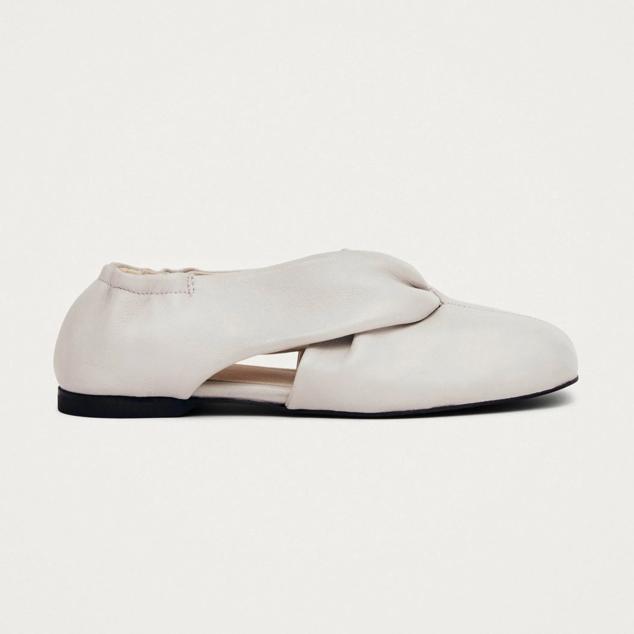 Alaula Light Grey Leather Ballet Flats sold by Alohas product image thumbnail 3