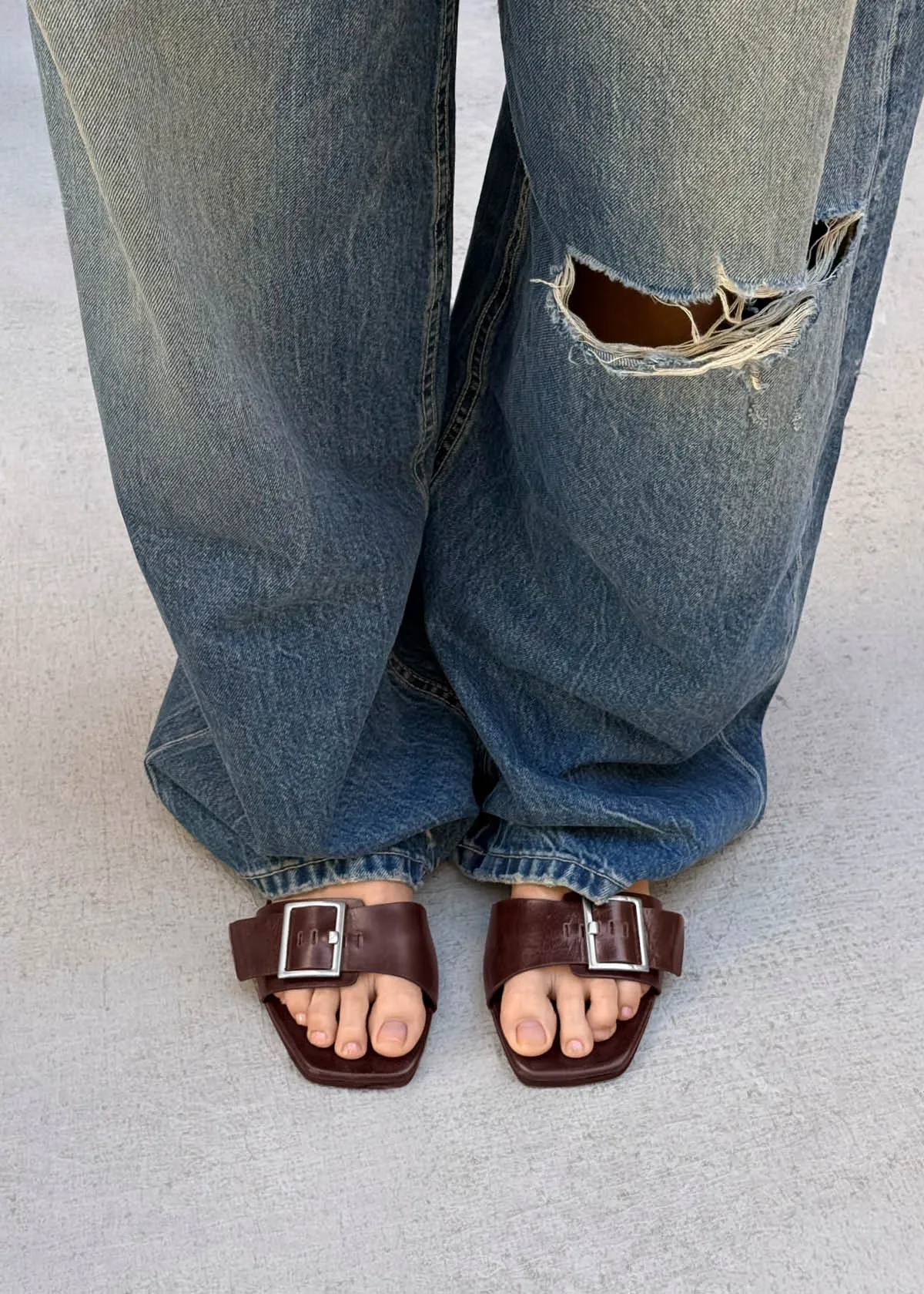 Vent Rift Brown Leather Sandals sold by Alohas product image thumbnail 2