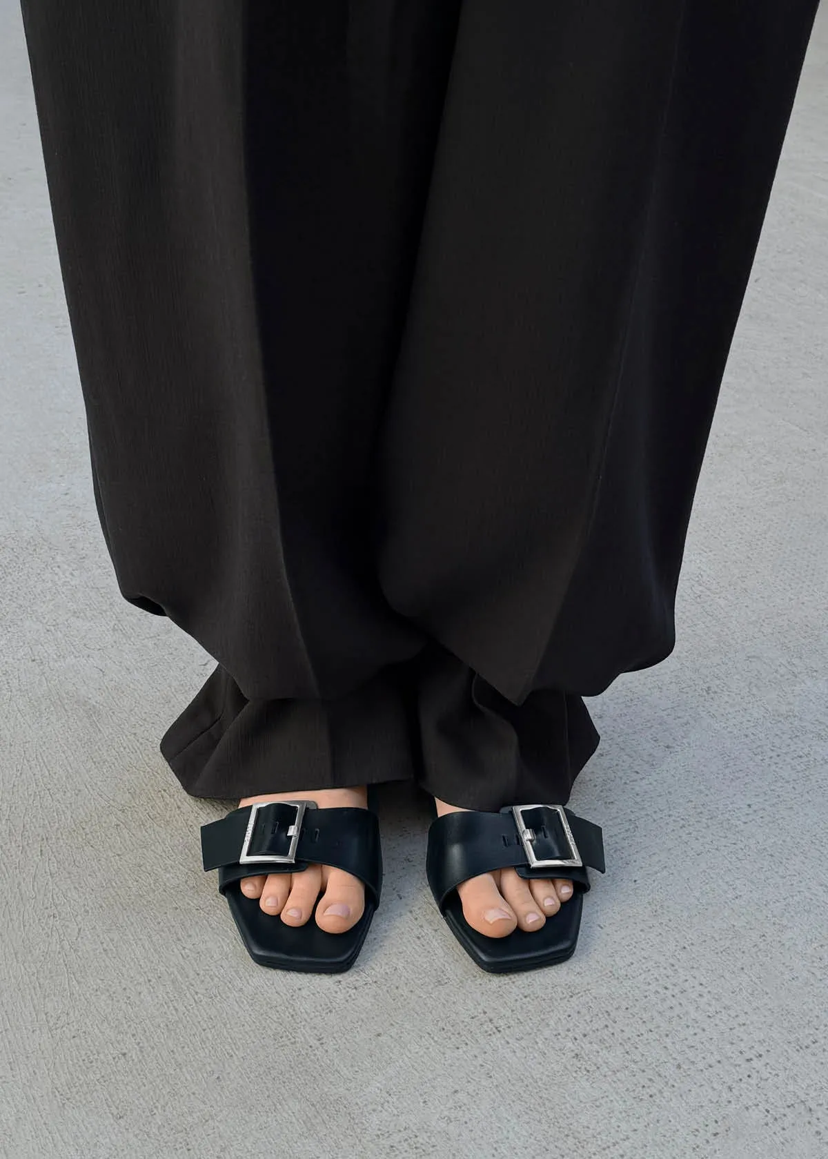 Vent Black Leather Sandals sold by Alohas product image thumbnail 2