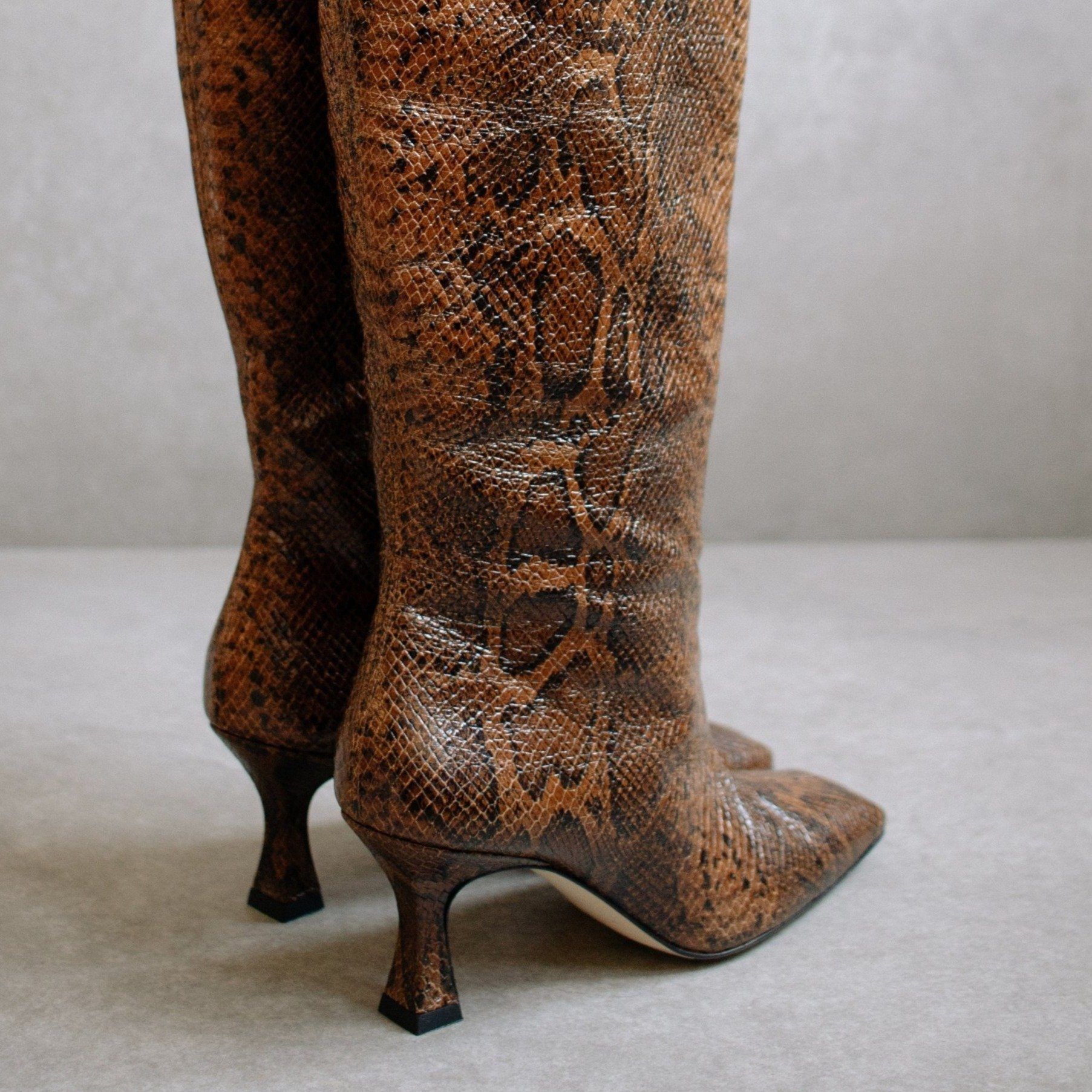 Billy Indo sold by Alohas product image thumbnail 3