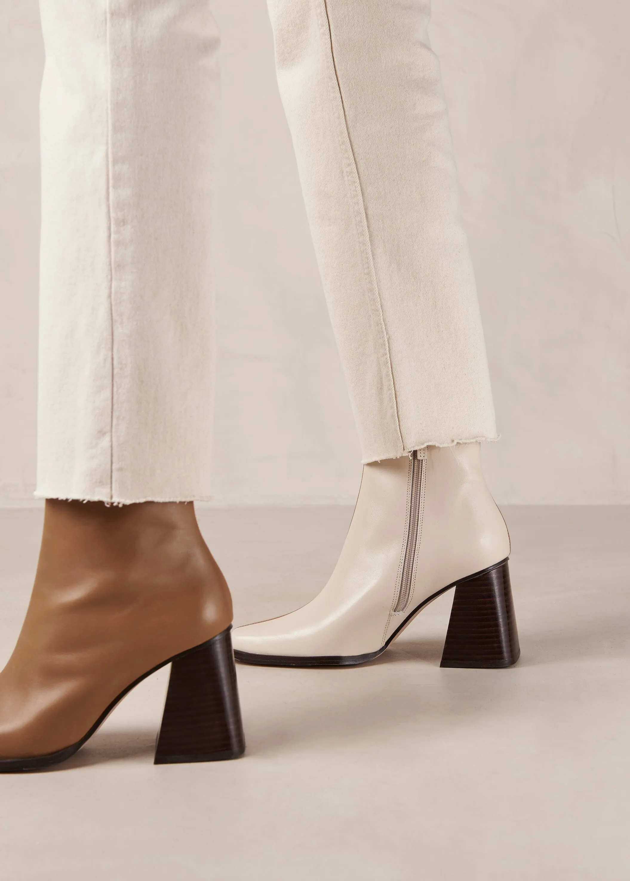 South Bicolor Camel Beige Leather Ankle Boots sold by Alohas product image thumbnail 5