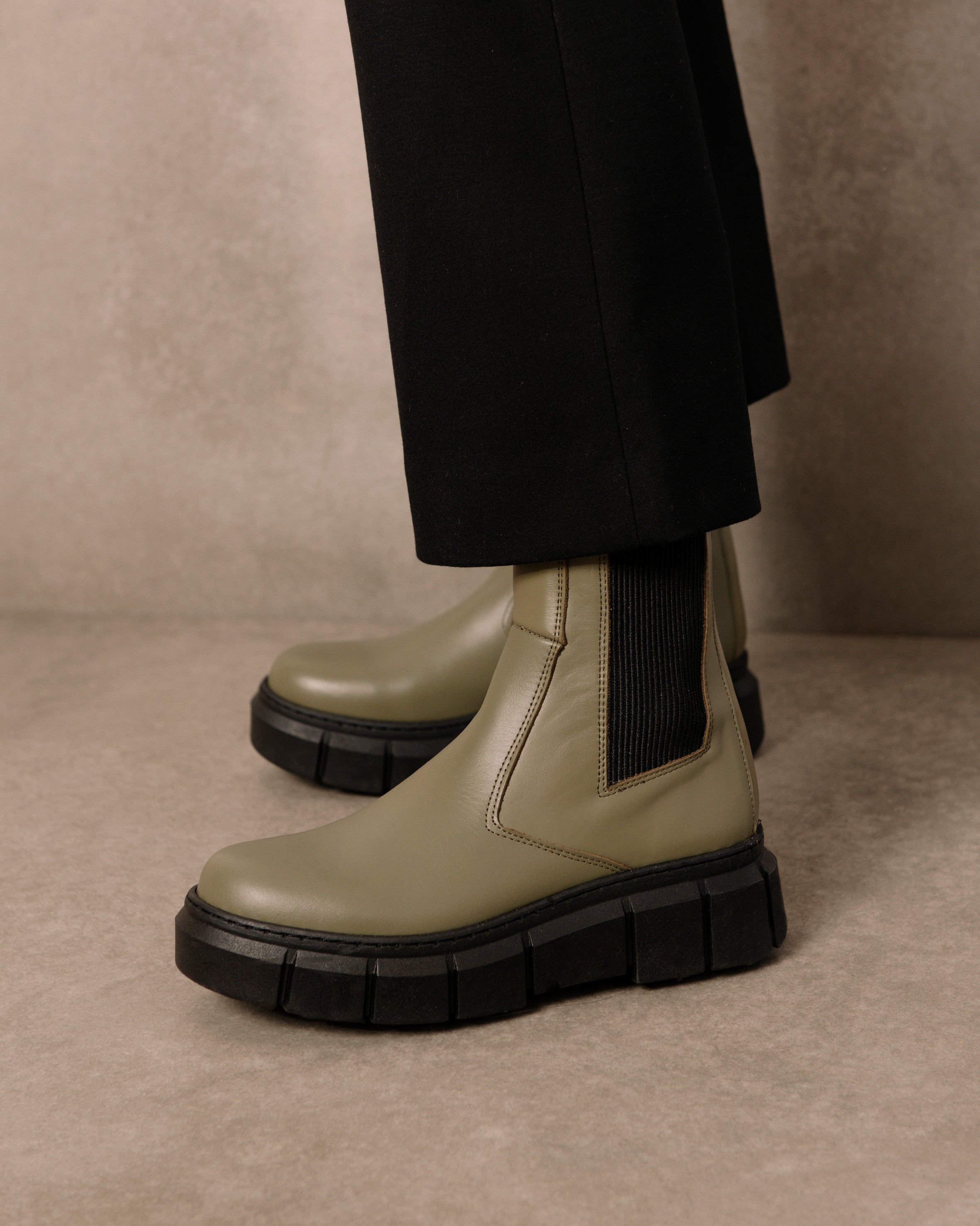 Armor Khaki sold by Alohas