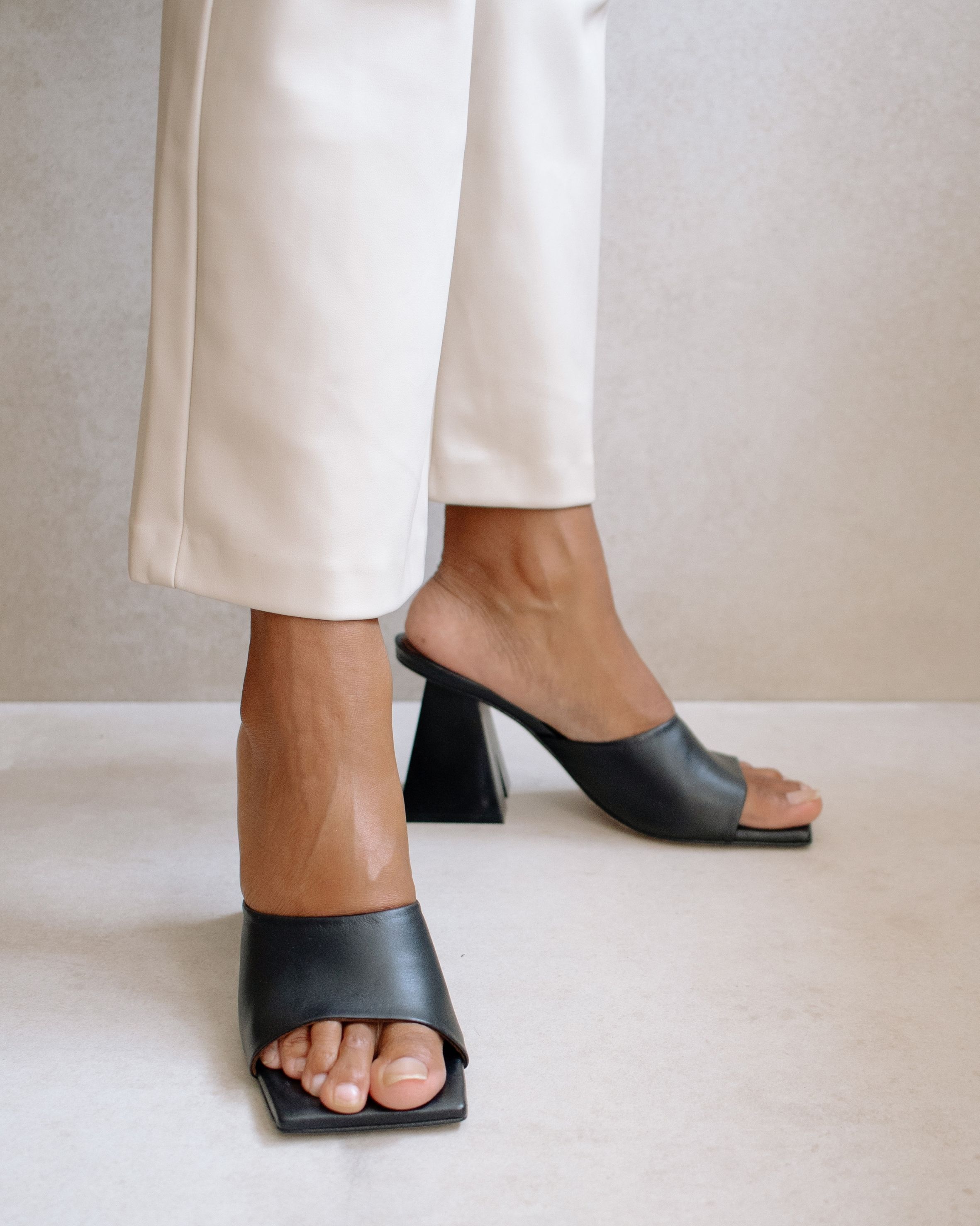 Dune Black sold by Alohas product image thumbnail 5