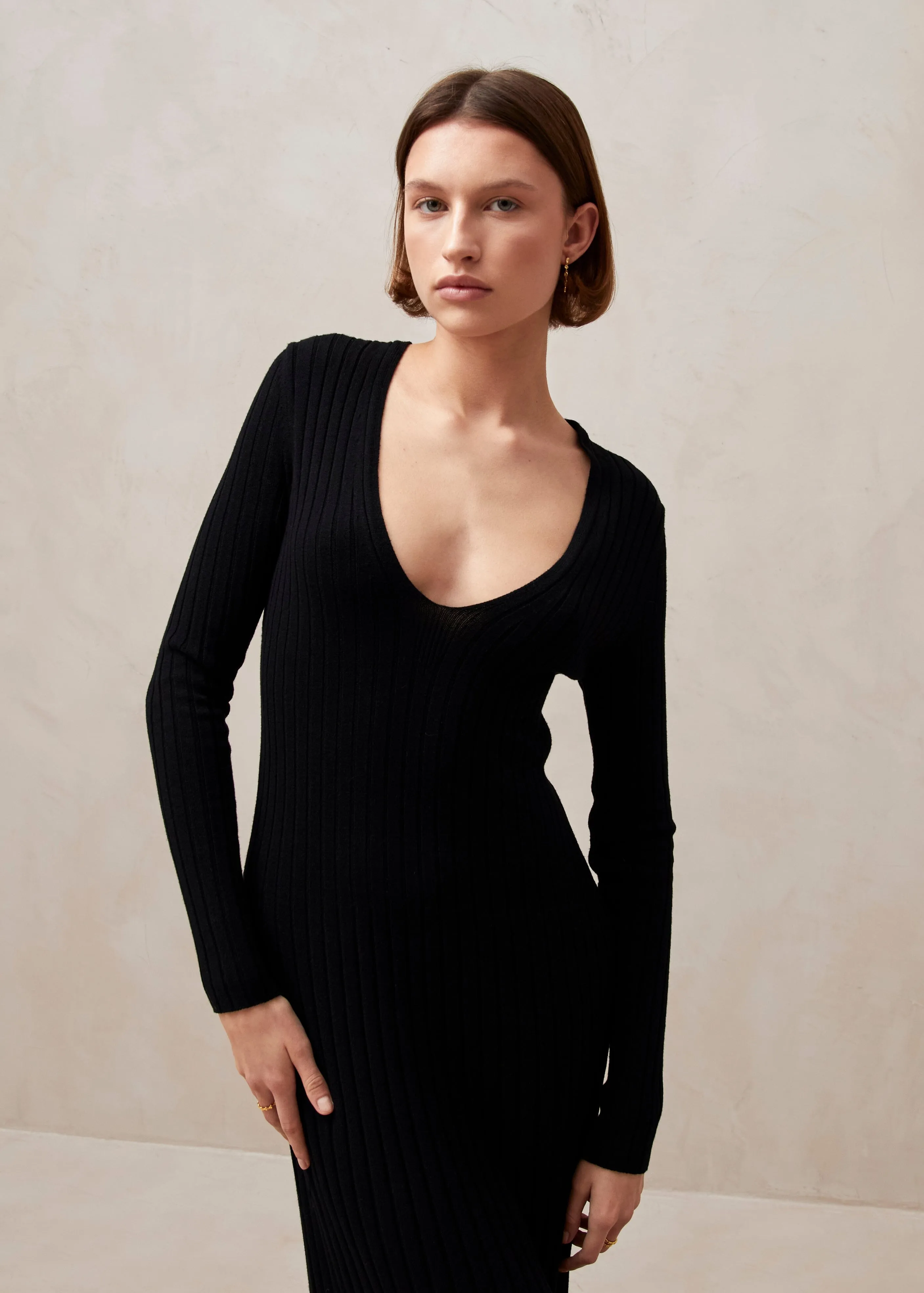 Alve Black Tricot Maxi Dress sold by Alohas product image thumbnail 4