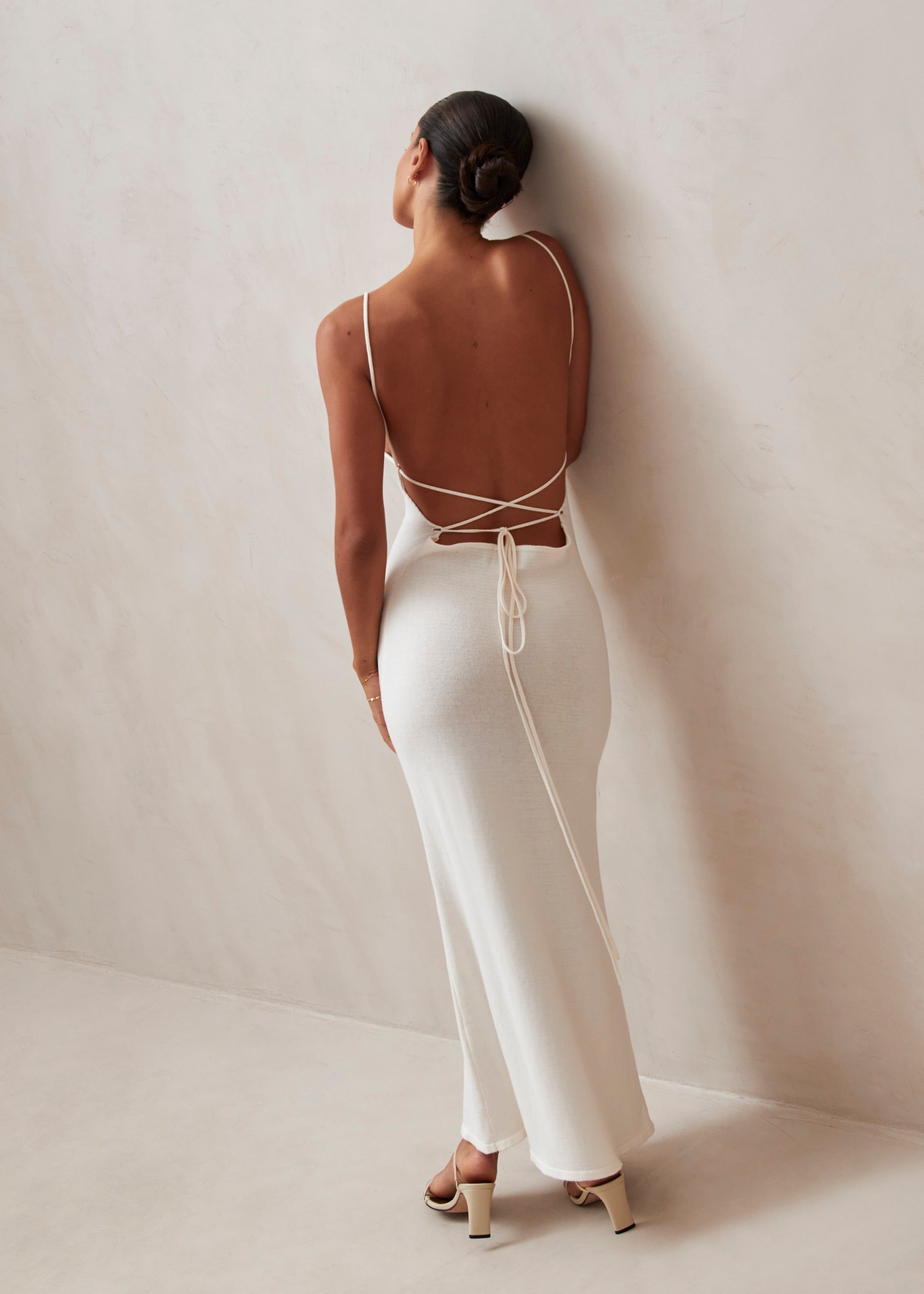 cream backless midi dress Tom Ford Cream Long Sleeve Backless Midi Dress with Zip Detail Size IT Sellier