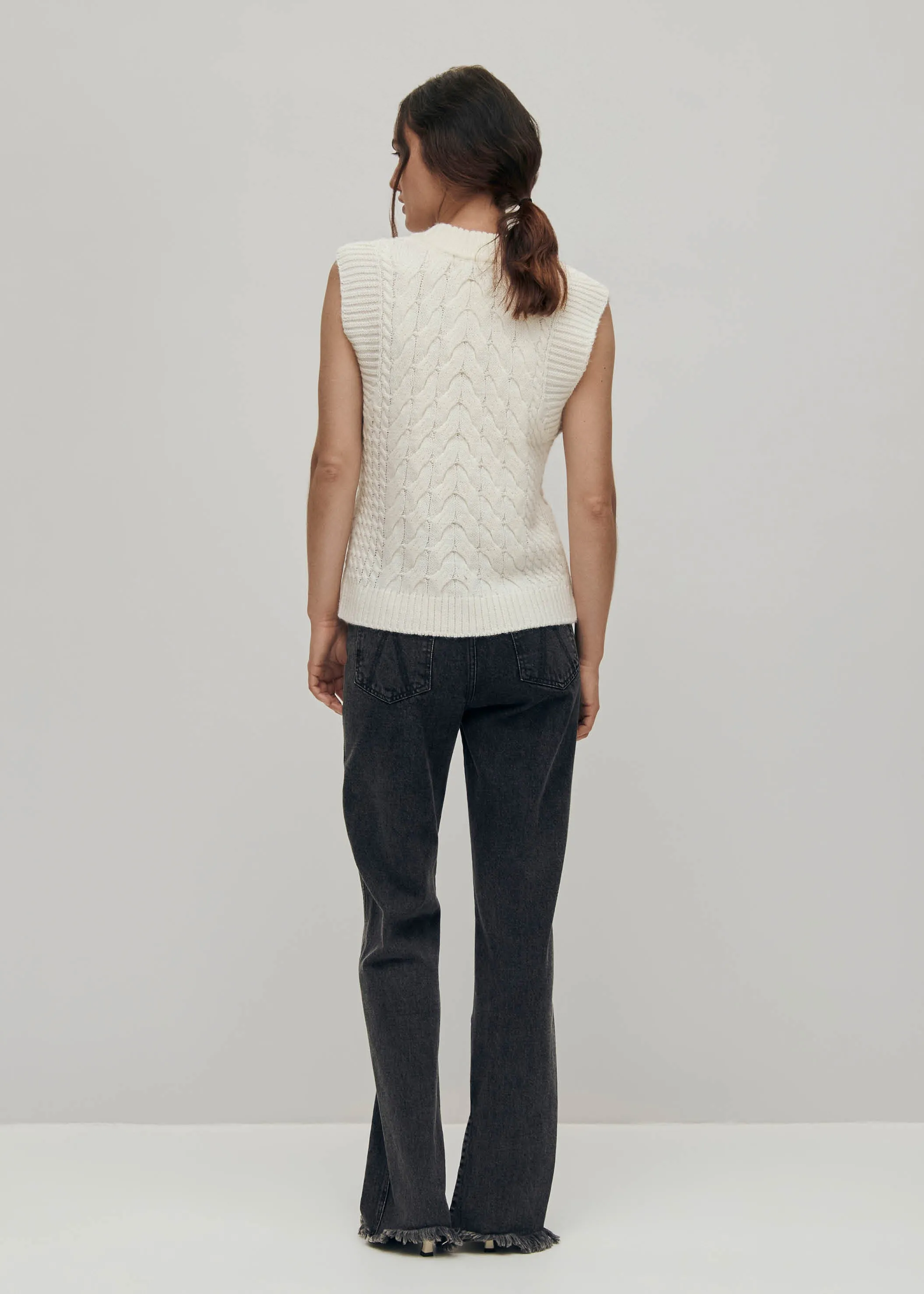 Cosy White Tricot Vest sold by Alohas product image thumbnail 2