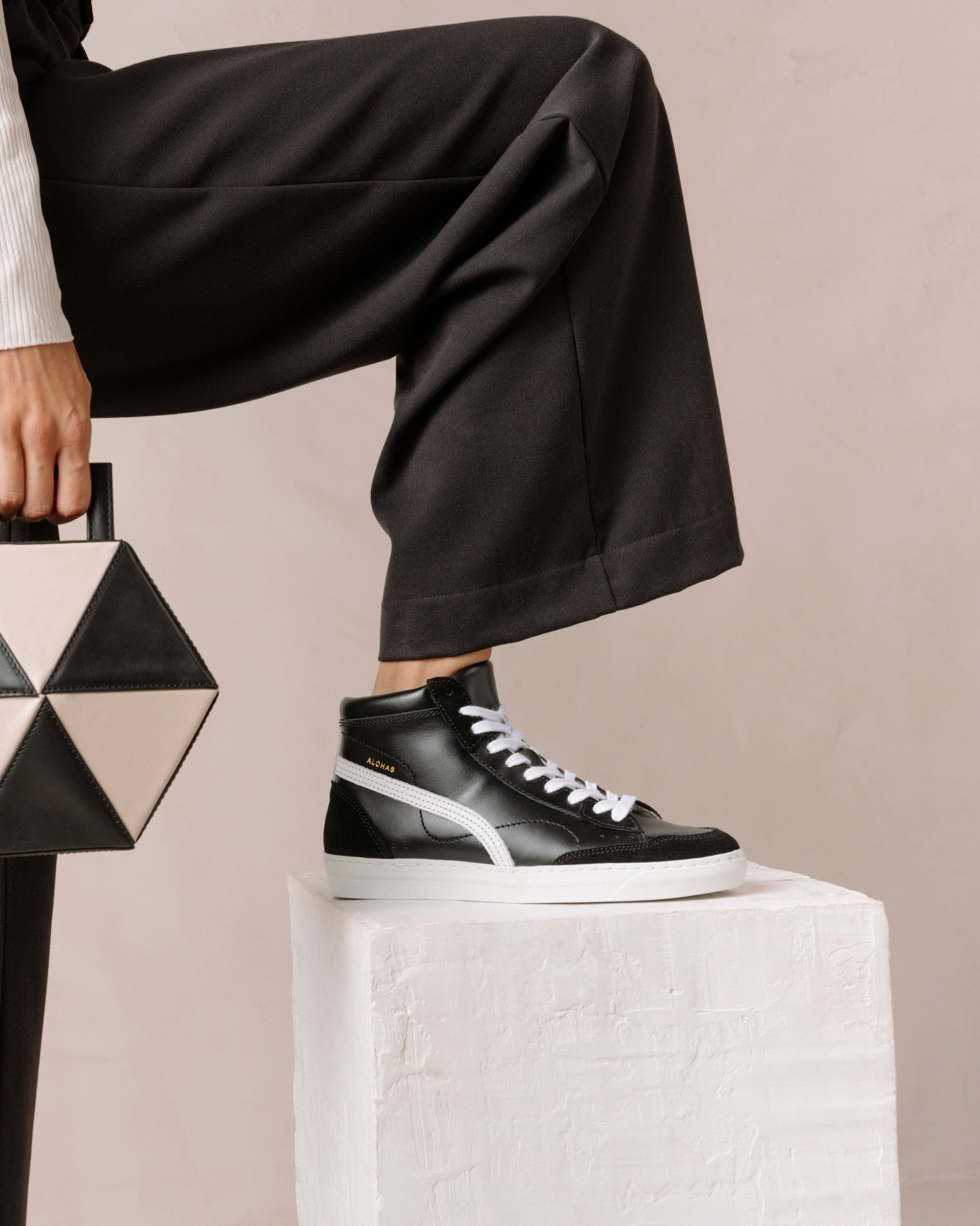 Tb.73 Blackout sold by Alohas