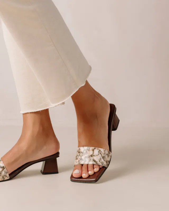 Homey Plain Black sold by Alohas