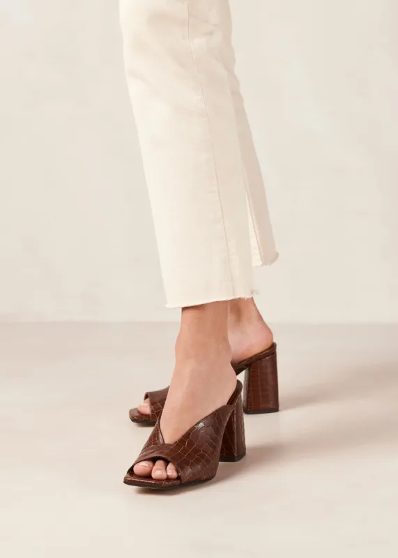 Frenchie Alli Brown made by Alohas