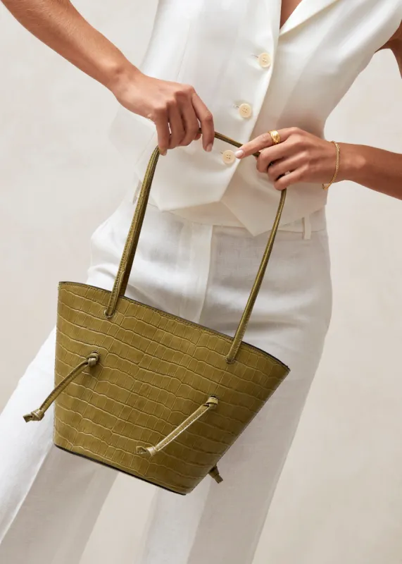 The Tangle Alli Green Leather Shoulder Bag sold by Alohas