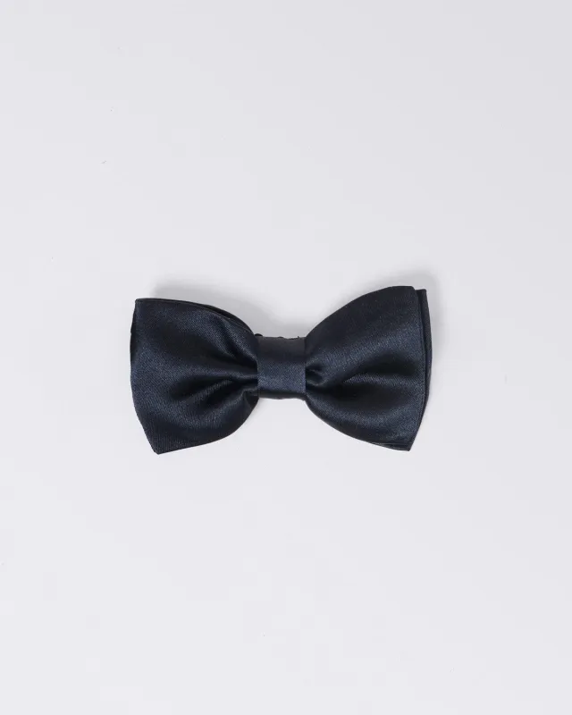 Handcrafted knotted papillon made of silk. Adjustable made by Finamore