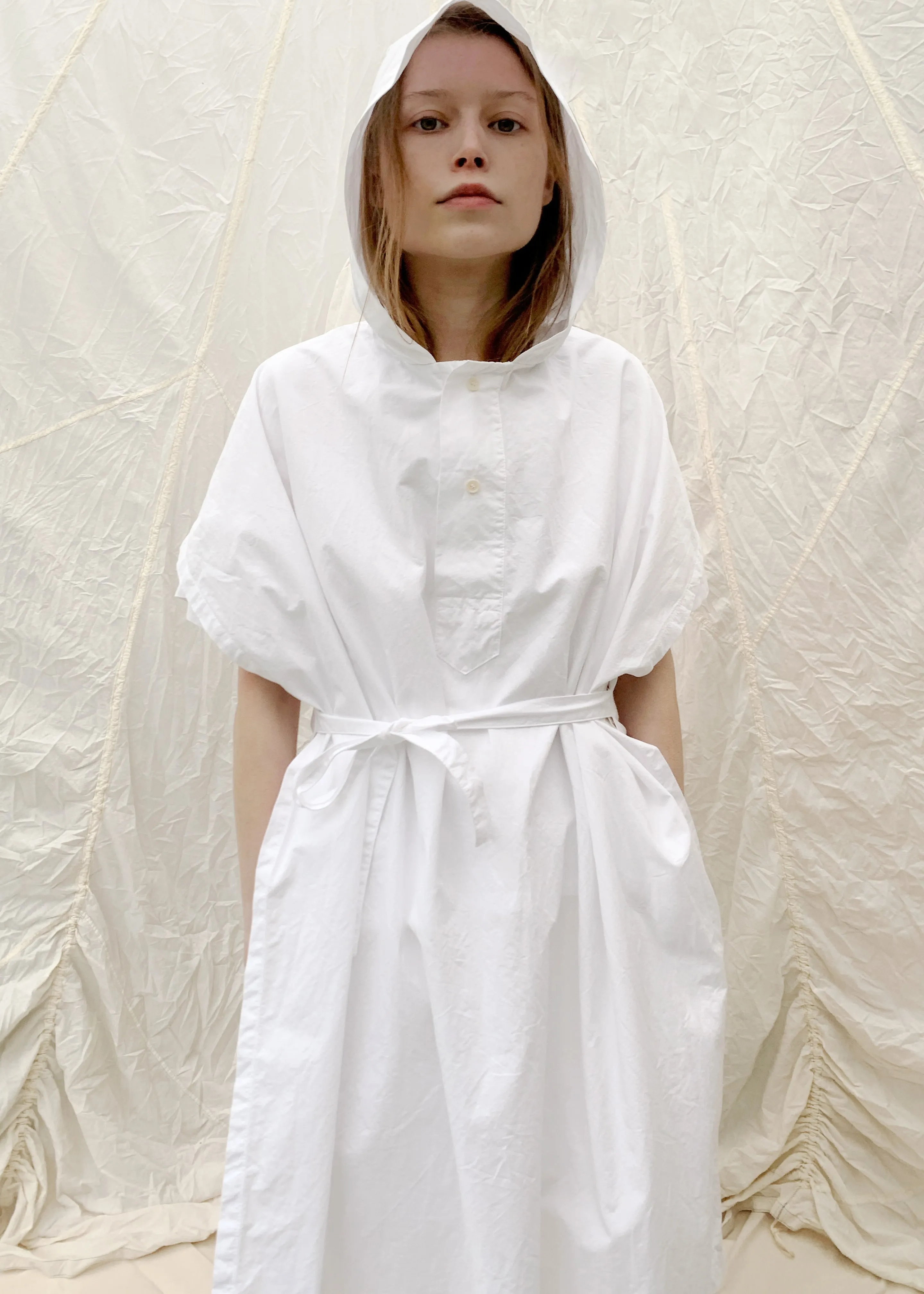 COLE Cape | White sold by VON SONO