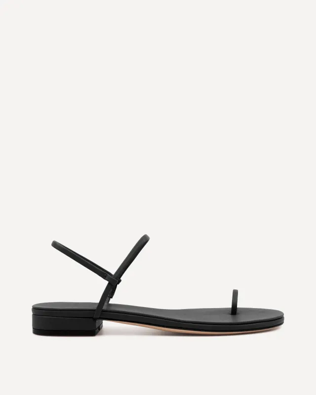 Edith Flat | Black made by STUDIO AMELIA