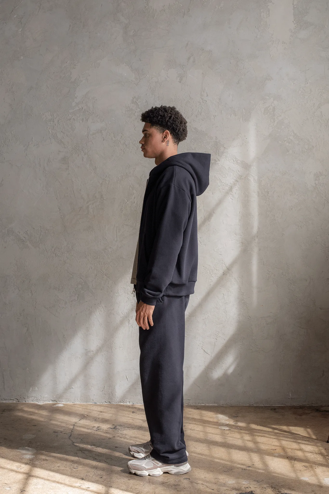 SOUVENIR FULL ZIP HOODIE / BLACK sold by UNI/FORM product image thumbnail 4