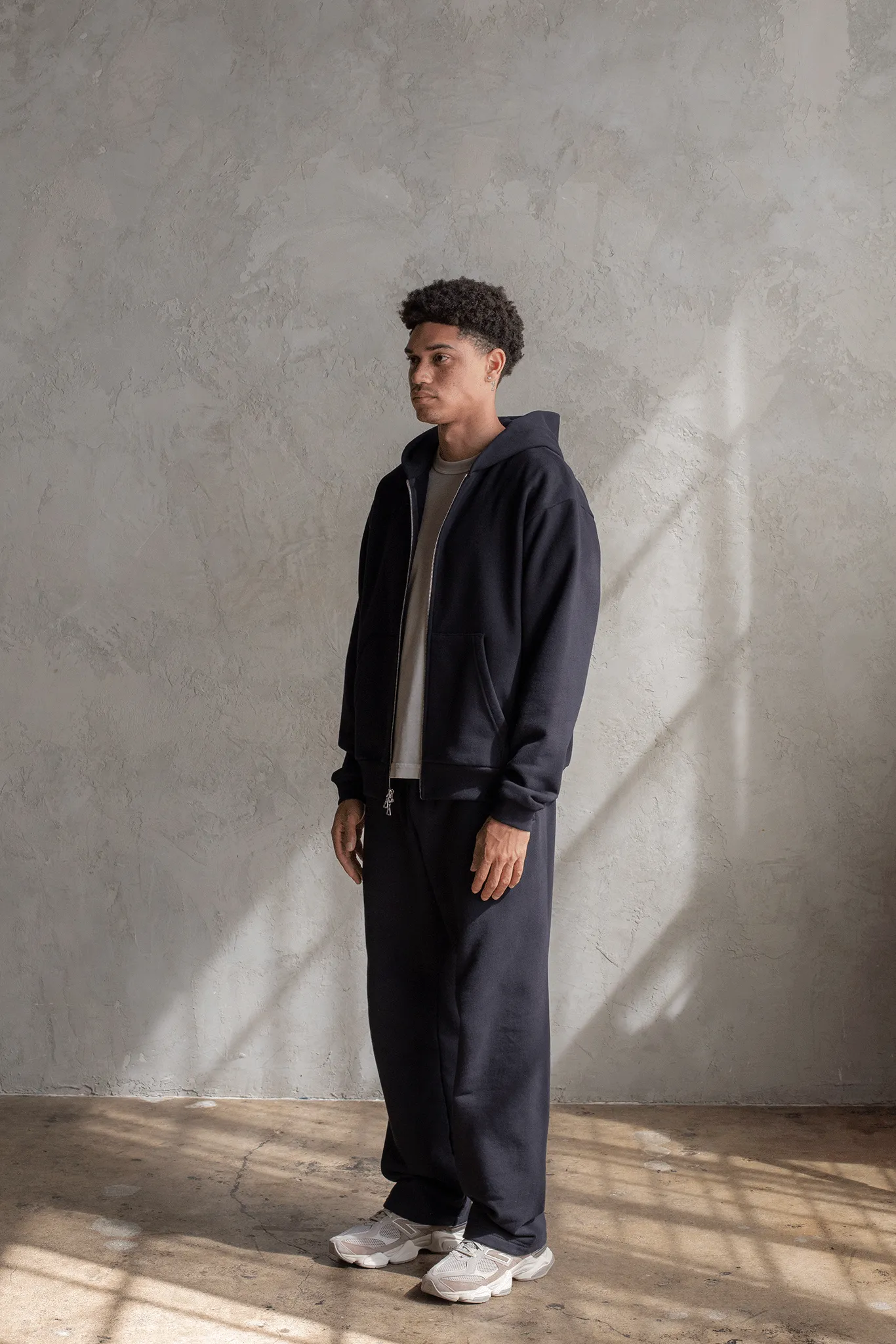 SOUVENIR FULL ZIP HOODIE / BLACK sold by UNI/FORM product image thumbnail 3