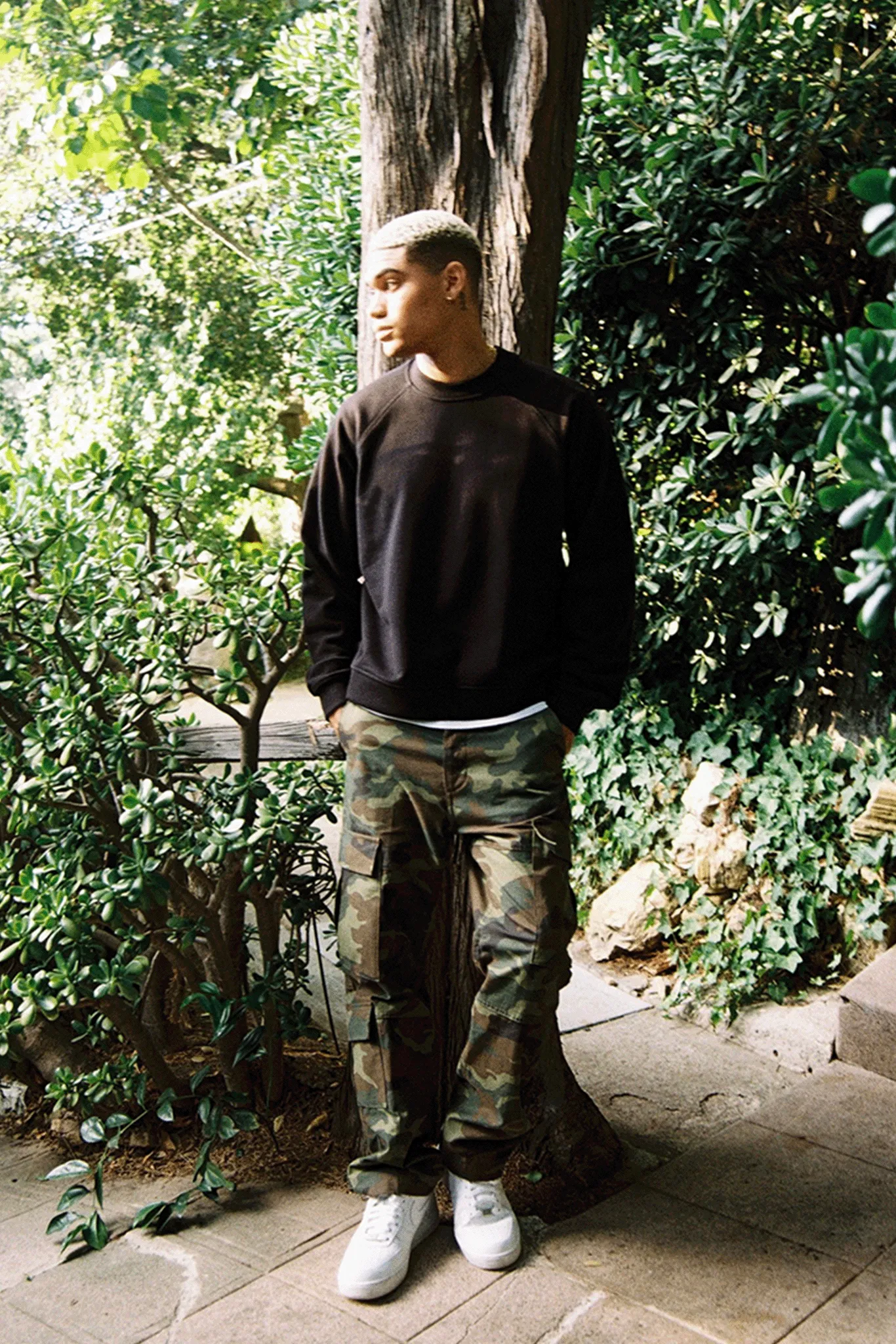CROPPED SWEATSHIRT / BLACK sold by UNI/FORM product image thumbnail 2