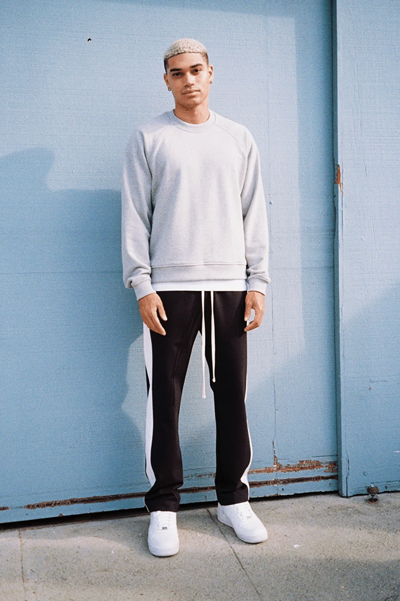 CROPPED SWEATSHIRT / LIGHT HEATHER sold by UNI/FORM product image thumbnail 3