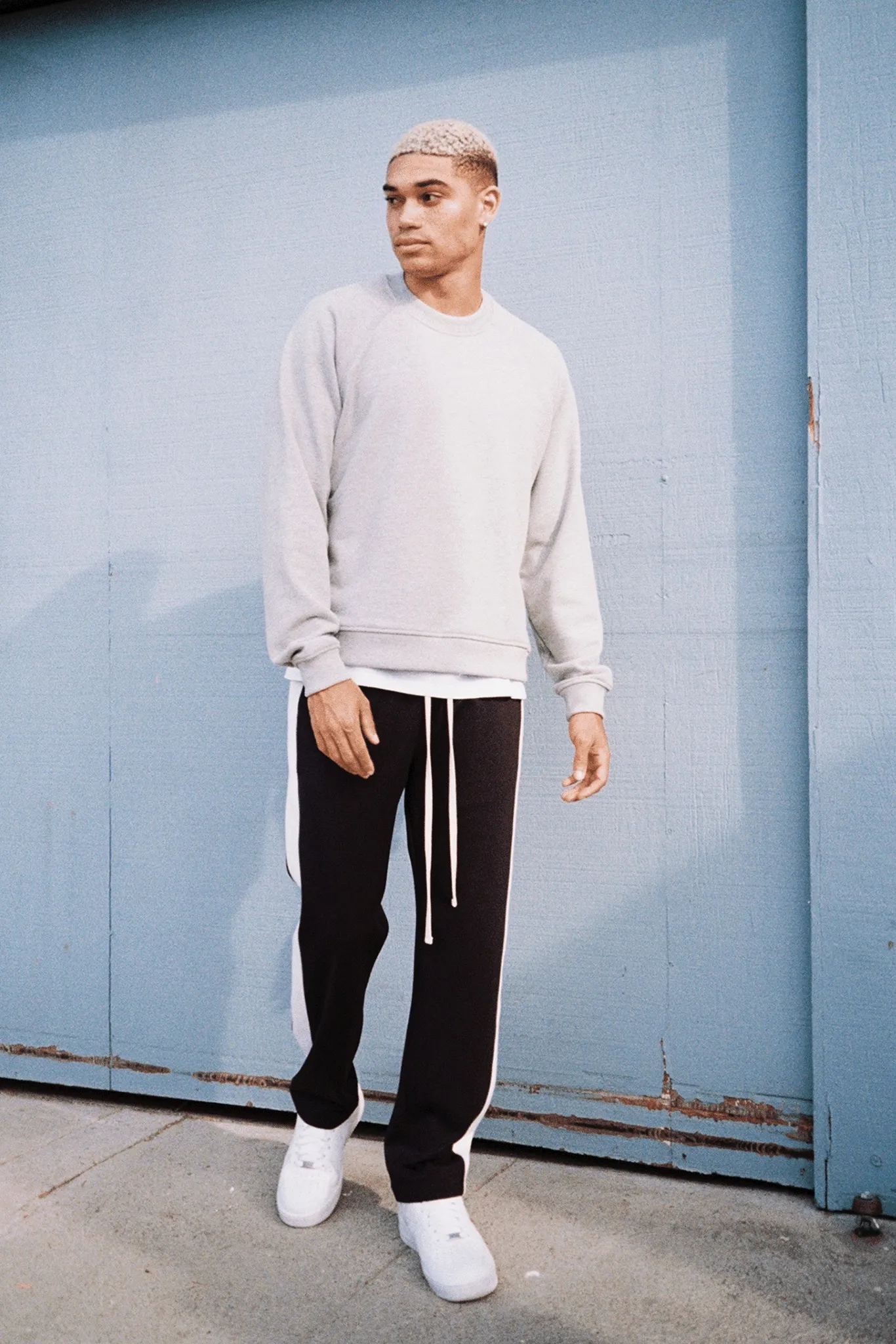 CROPPED SWEATSHIRT / LIGHT HEATHER sold by UNI/FORM product image thumbnail 2
