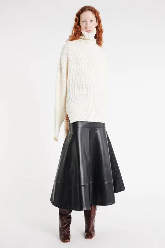 Sweater Cream made by A.W.A.K.E. MODE