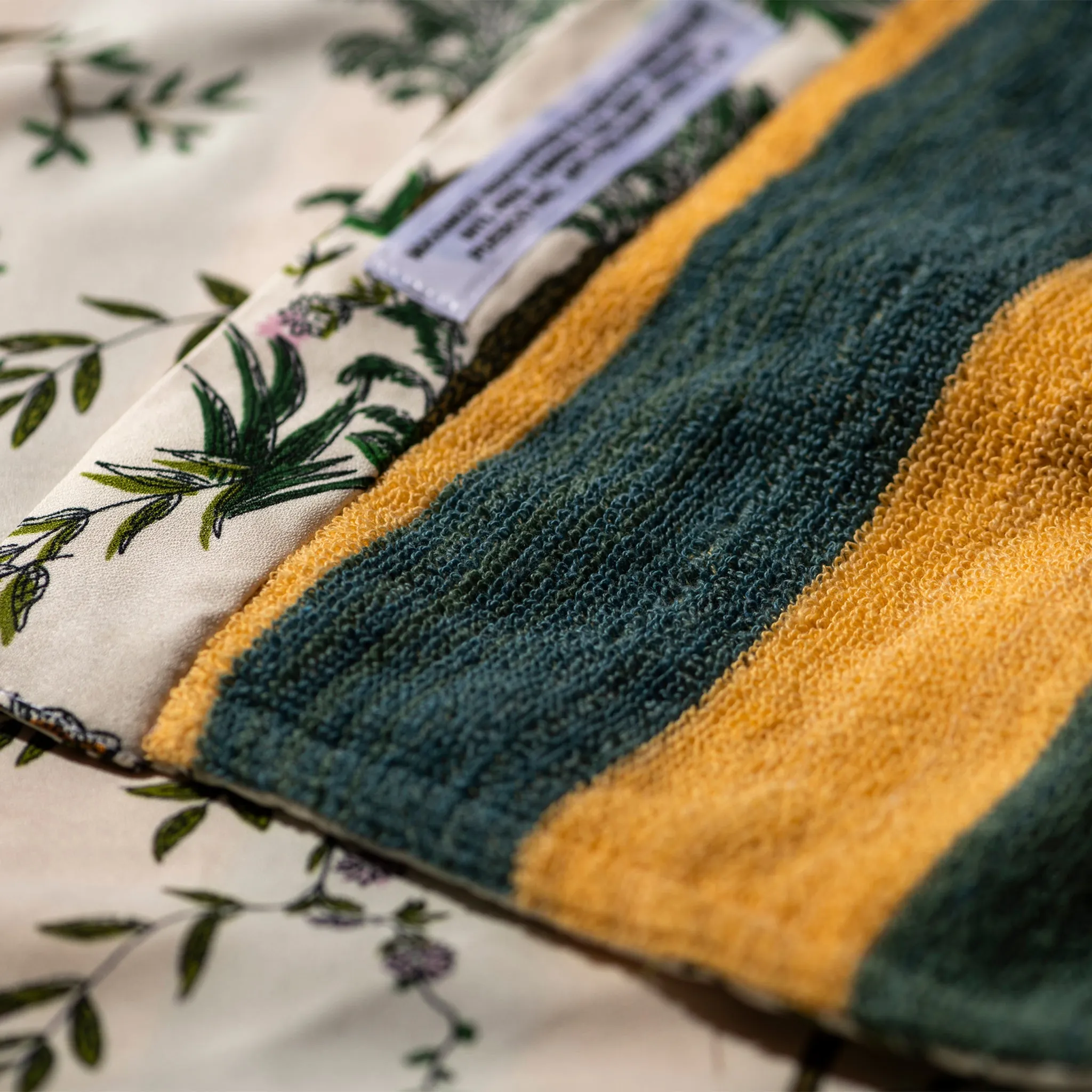 REVERSIBLE SHORT ROBE / Green x Yellow sold by PUEBCO product image thumbnail 4