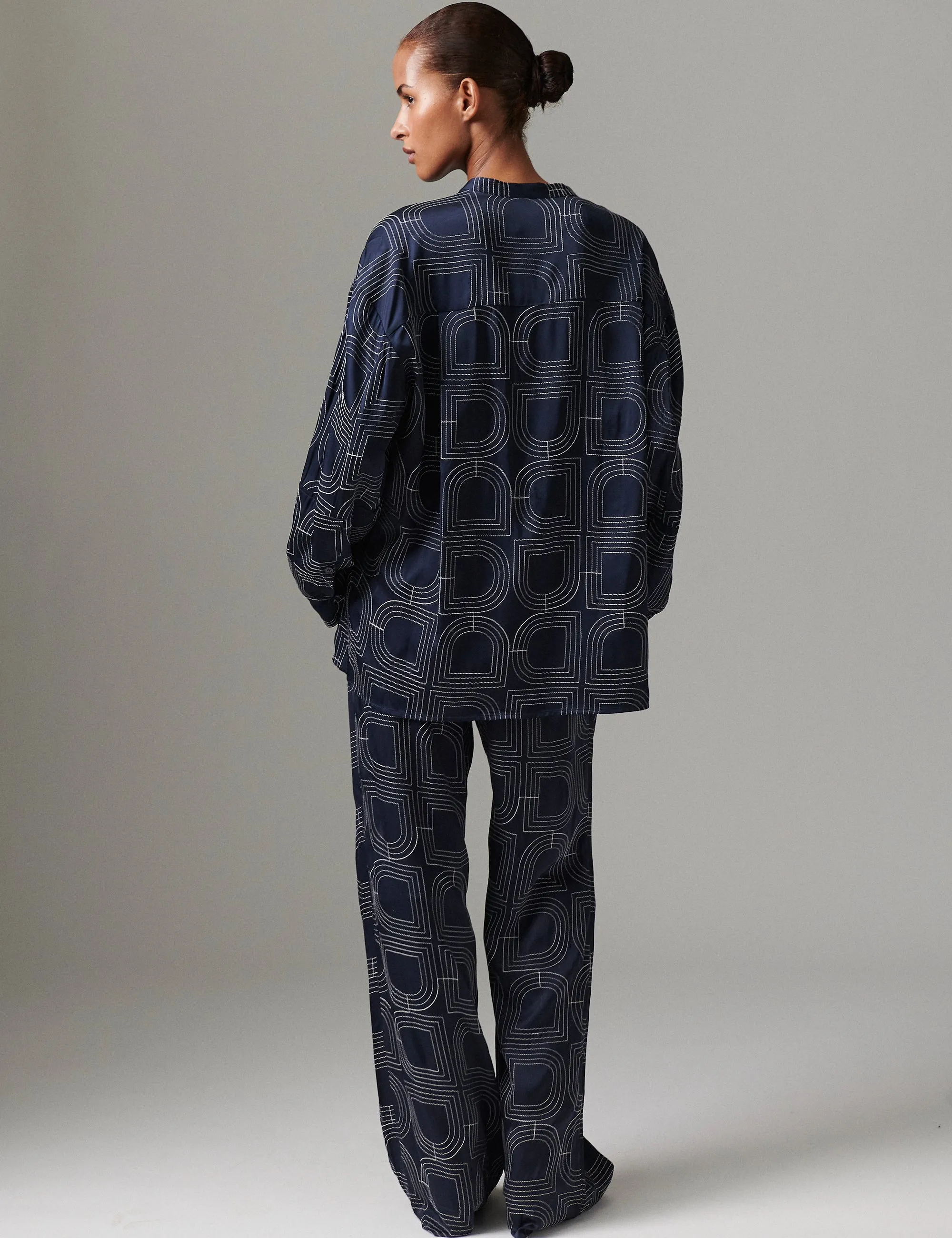 Kerry - Fluid Viscose Stitch - DARK SAPPHIRE. sold by DAY Birger et Mikkelsen product image thumbnail 3