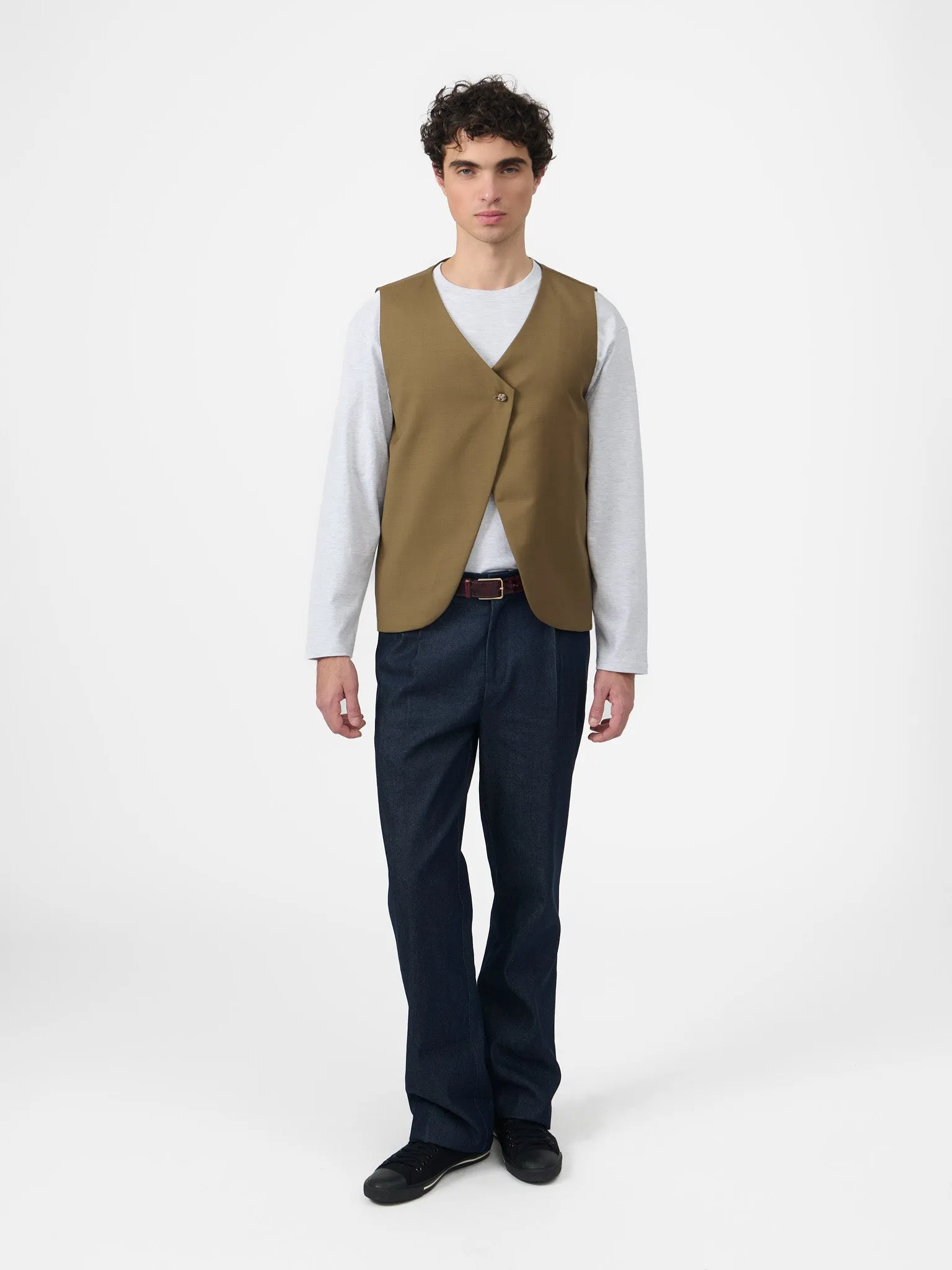 Fumoar Short Vest in Camel Beige Wool Twill sold by Yali Milano product image thumbnail 4