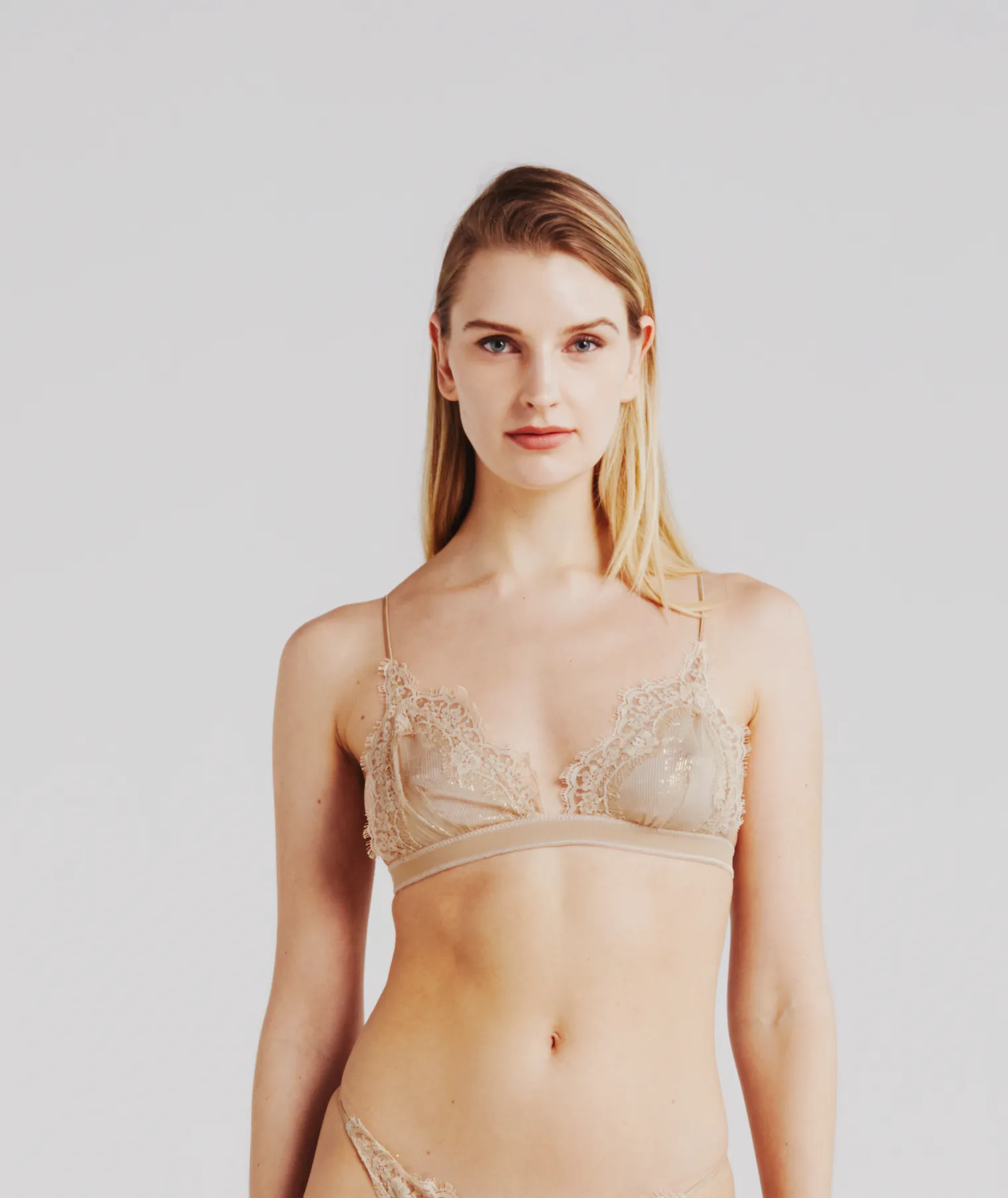 Travaillè Triangle Bra sold by Oséree product image thumbnail 2