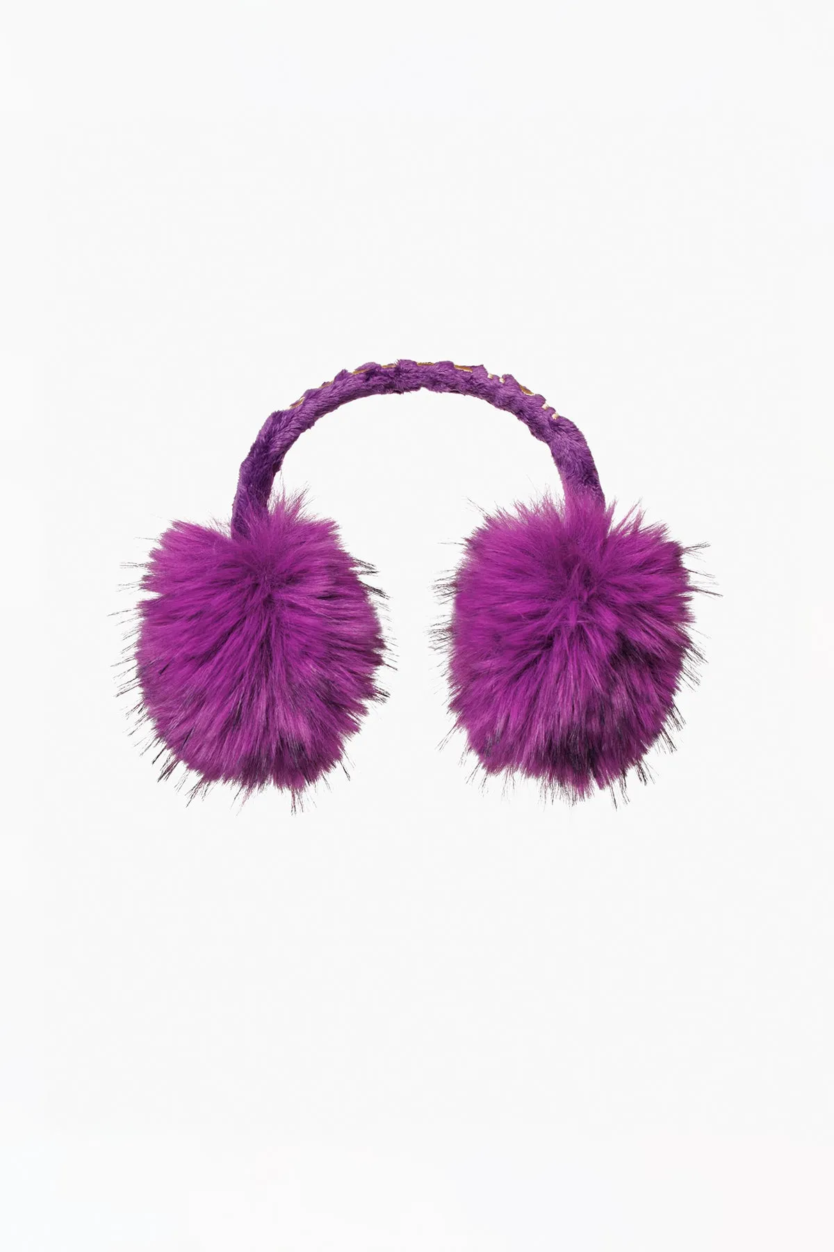 FLUFFY earwarmers sold by Goldbergh
