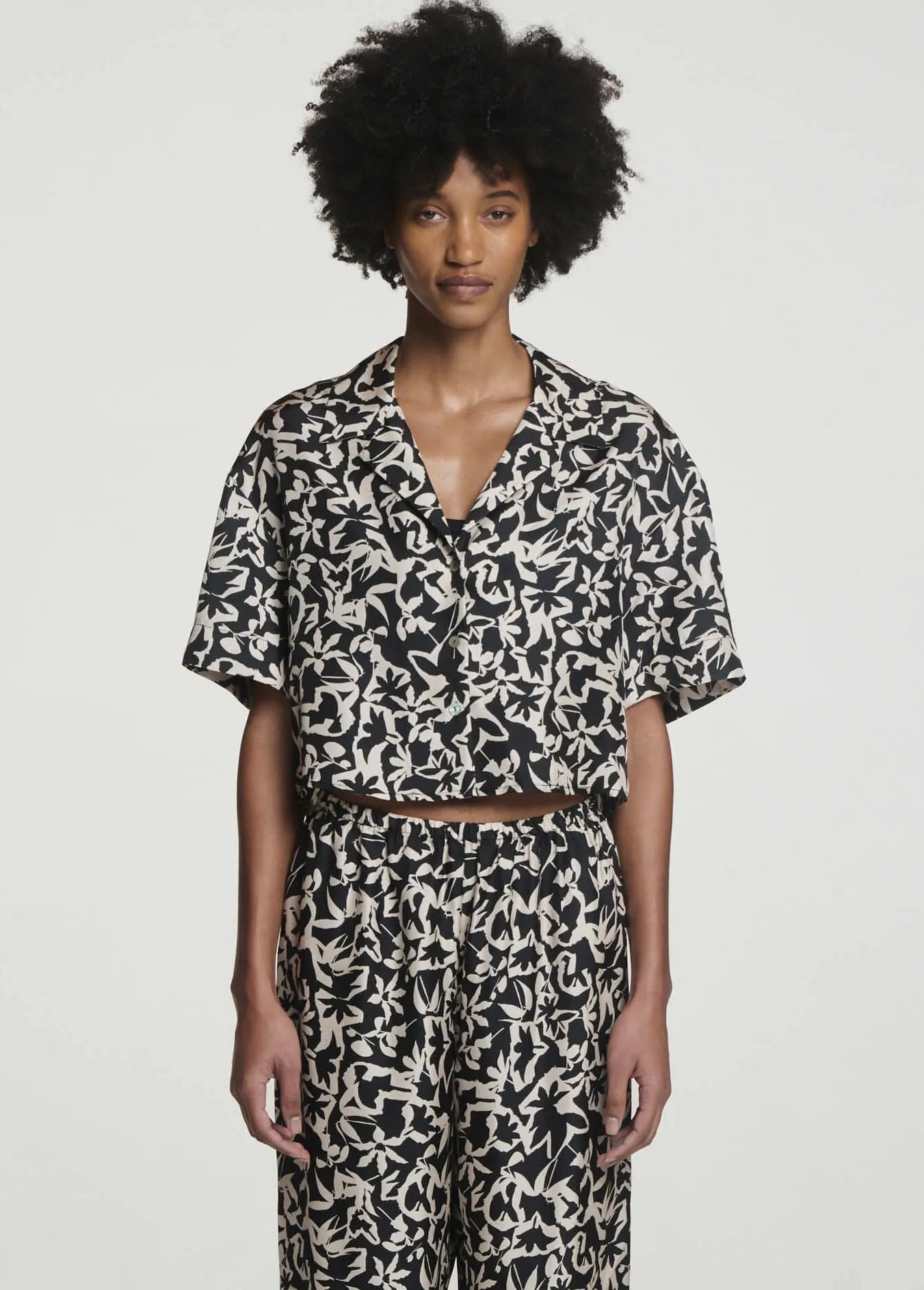 Lincoln Shirt Abstract Garden Black Silk Twill sold by ASCENO product image thumbnail 2