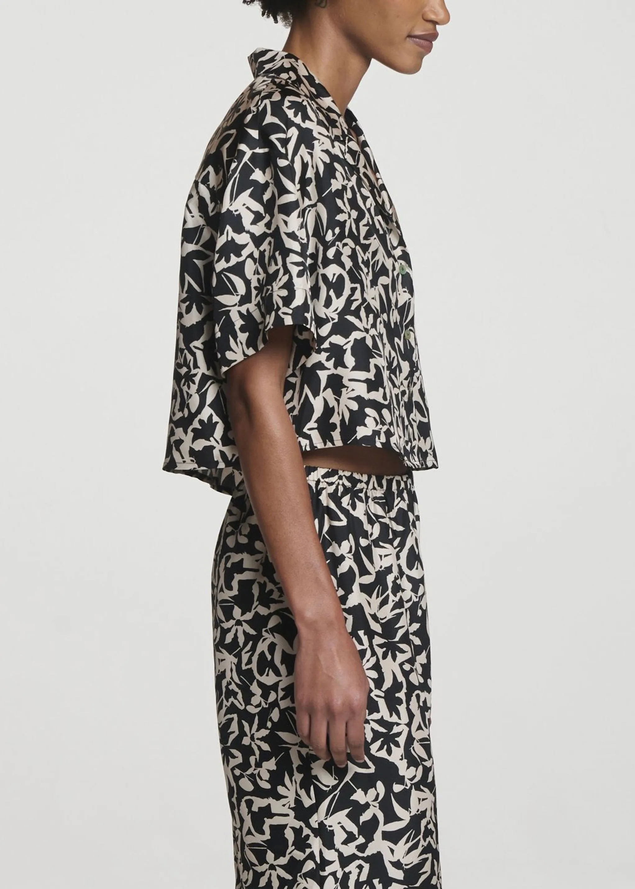 Lincoln Shirt Abstract Garden Black Silk Twill sold by ASCENO product image thumbnail 3