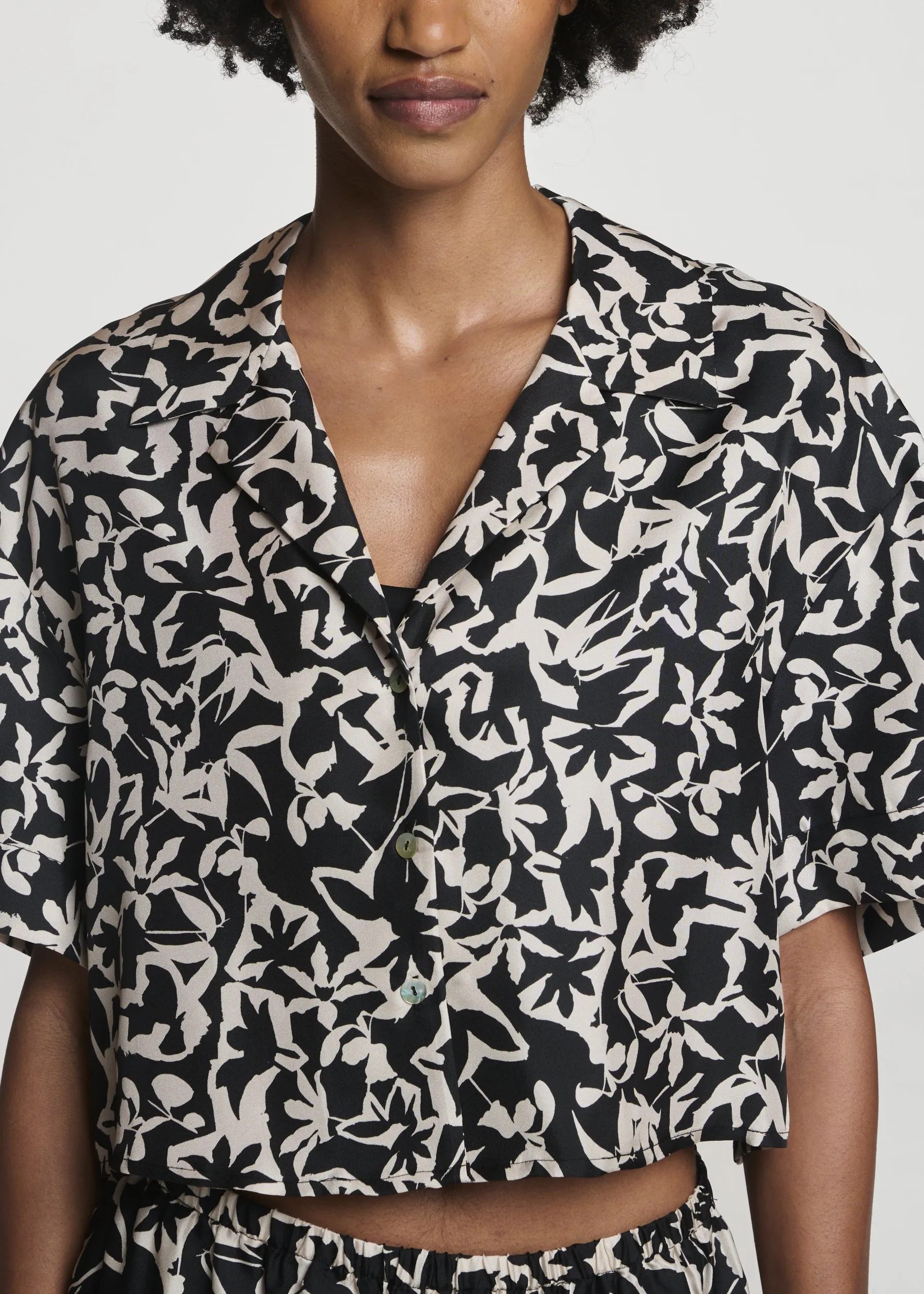 Lincoln Shirt Abstract Garden Black Silk Twill sold by ASCENO product image thumbnail 5
