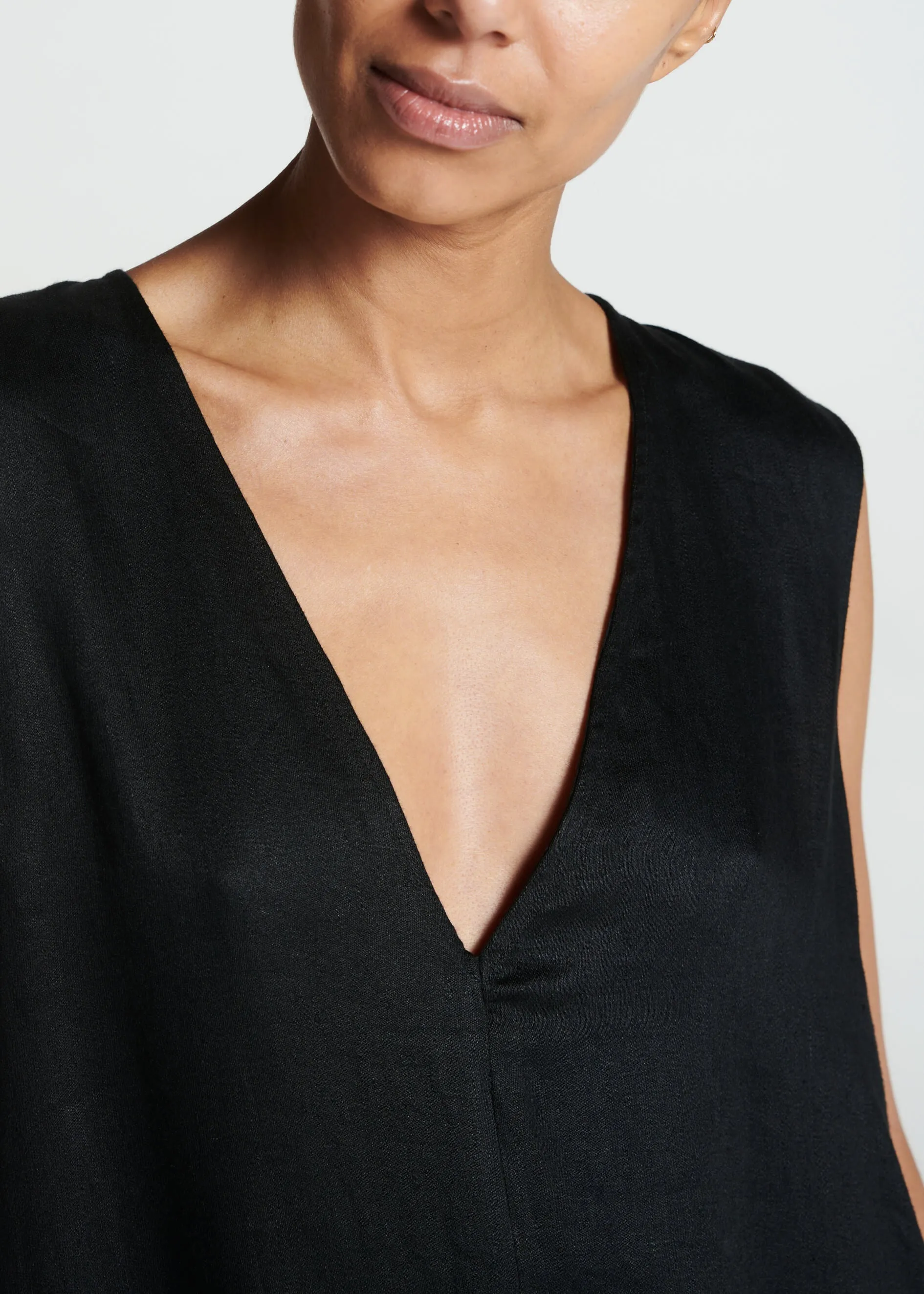 Nisha Black Heavy Linen Dress sold by ASCENO product image thumbnail 2