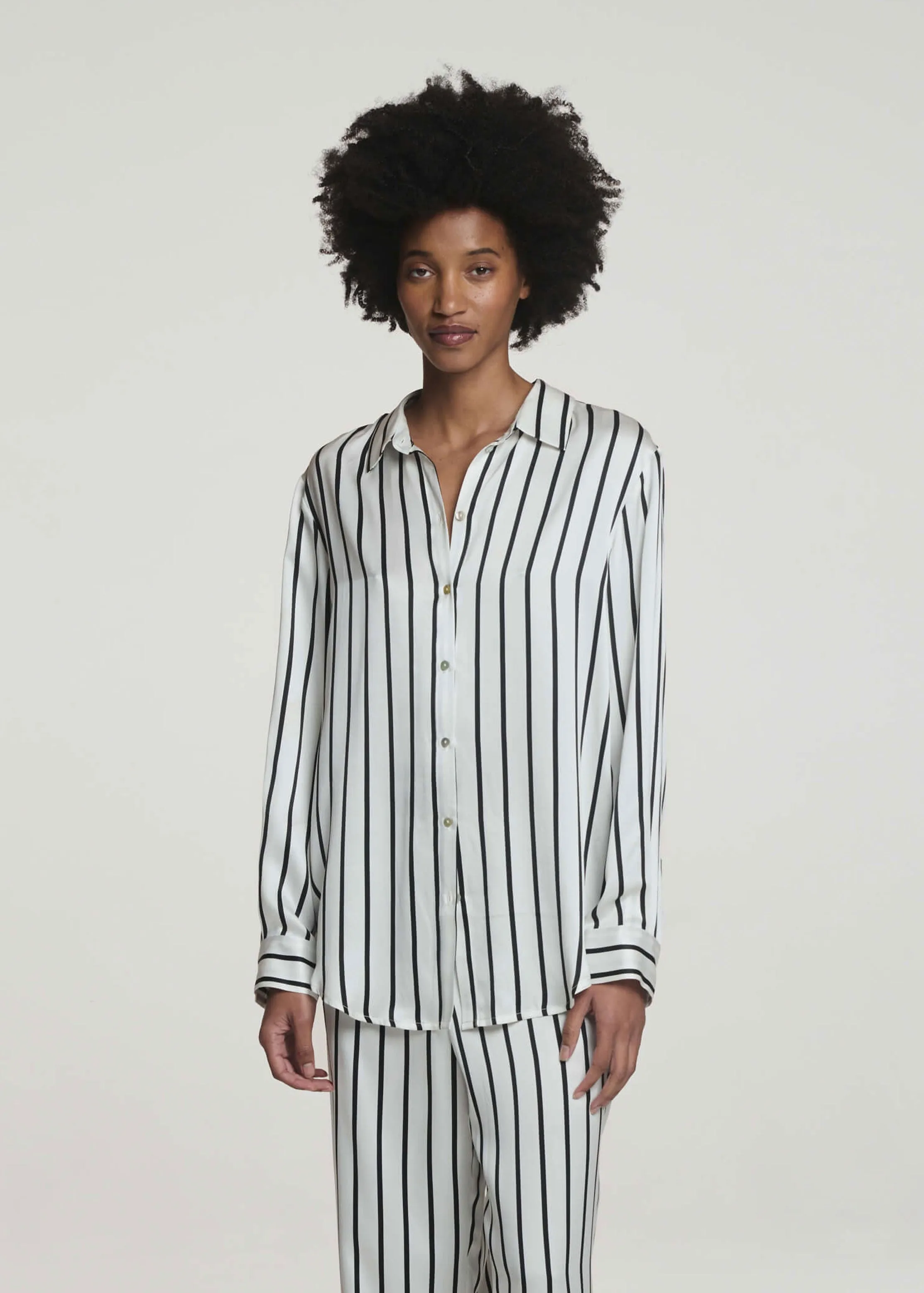 London Shirt Jet Black Silk sold by ASCENO product image thumbnail 2