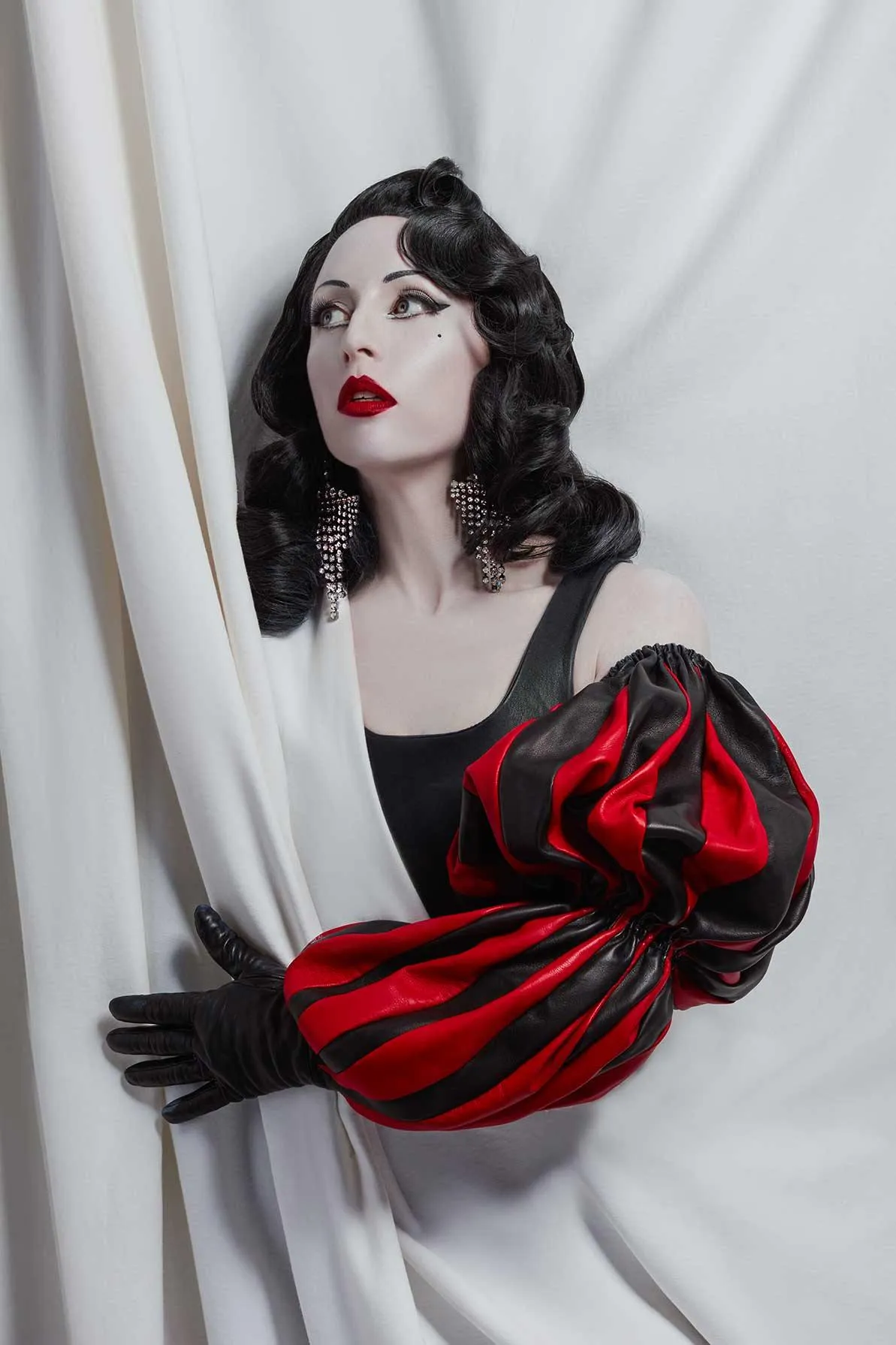 Queen Long Red & Black sold by Handsome Stockholm product image thumbnail 3