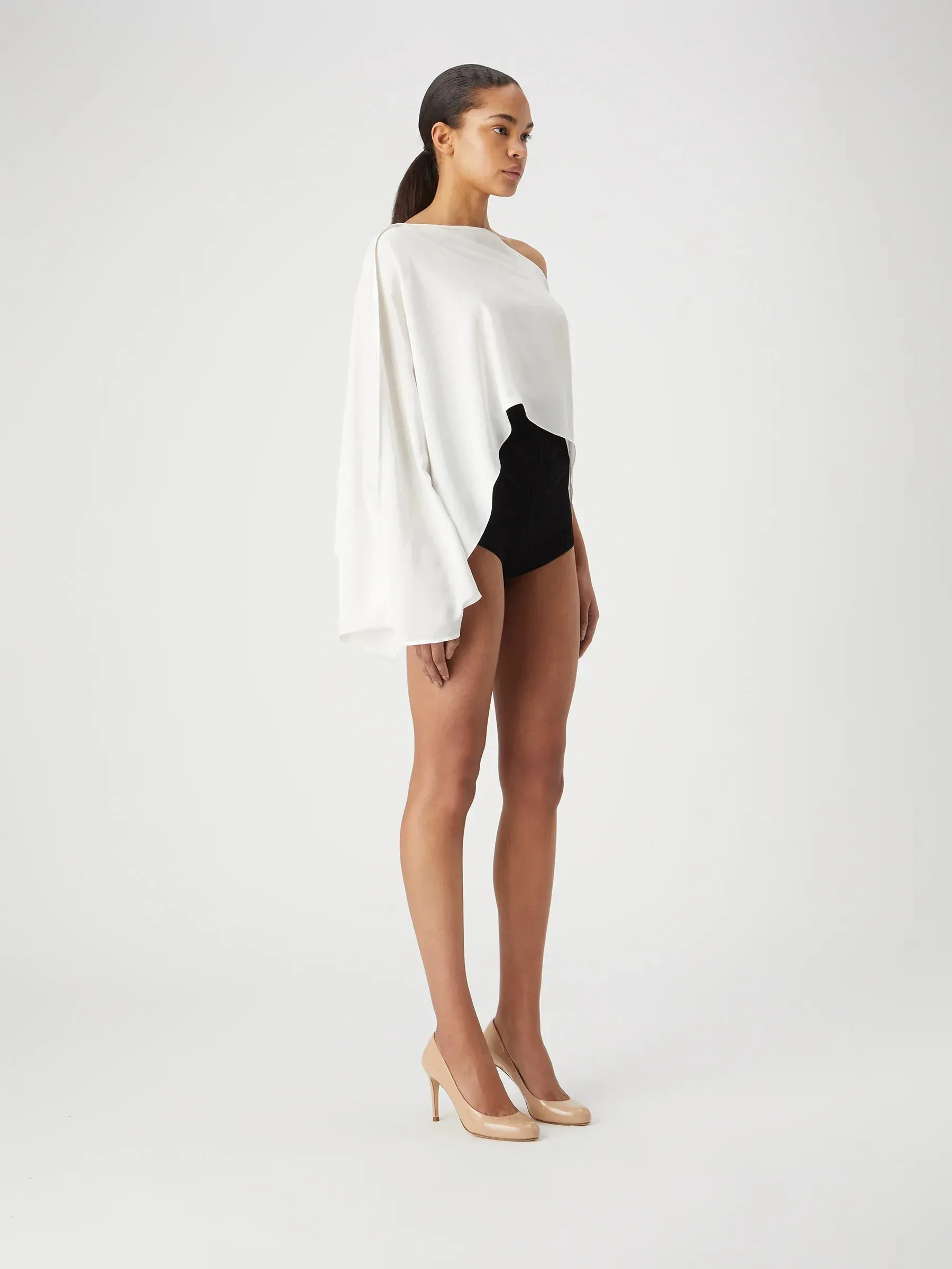 Yura White – Bias-Cut Silk Top sold by GAUGE81 product image thumbnail 2
