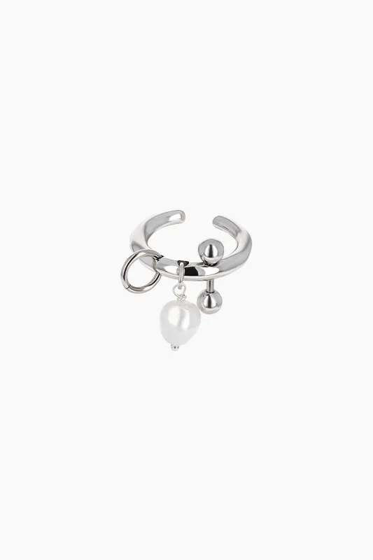 Nikki ring made by Justine Clenquet