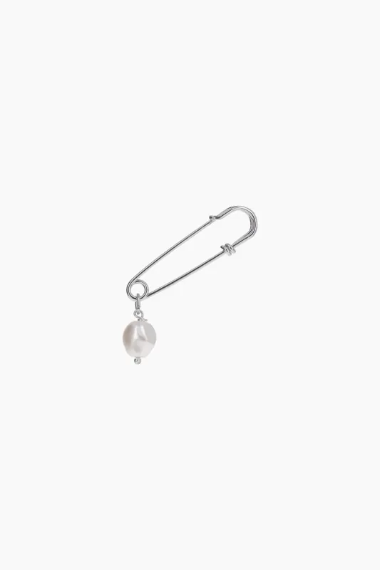 Chelsea earring made by Justine Clenquet