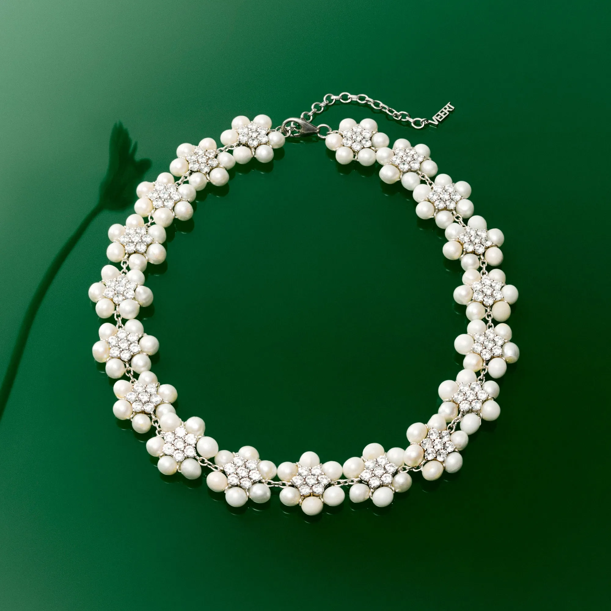 The 114 Pearl Clear Flower Necklace in White Gold sold by VEERT product image thumbnail 3